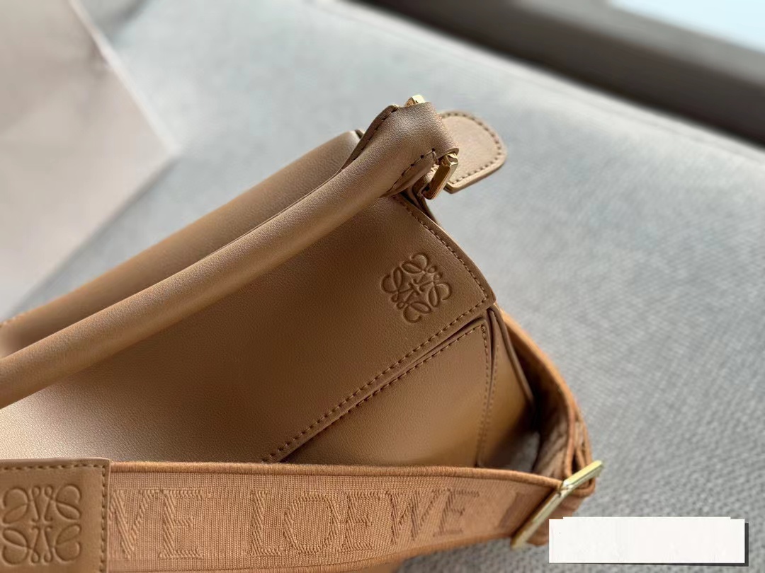 LOWEW  ショルダーストラップ付きクロスボディバッグ【50％割引+送料無料】