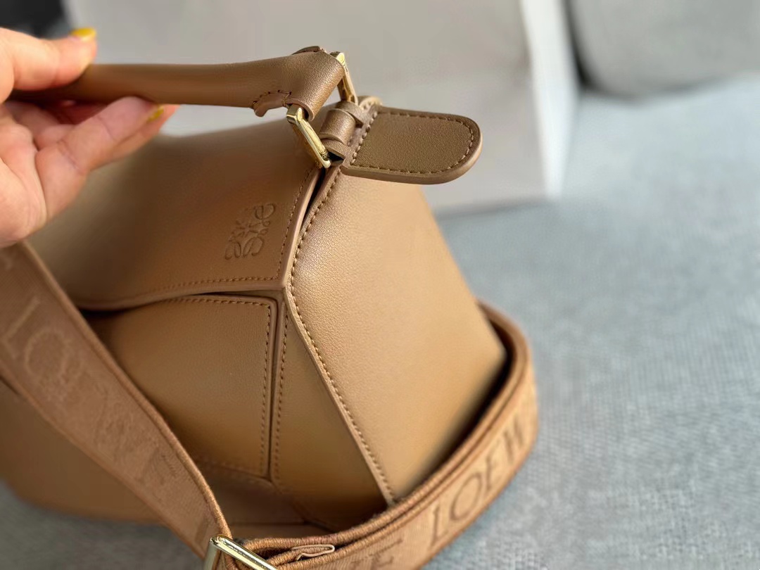 LOWEW  ショルダーストラップ付きクロスボディバッグ【50％割引+送料無料】