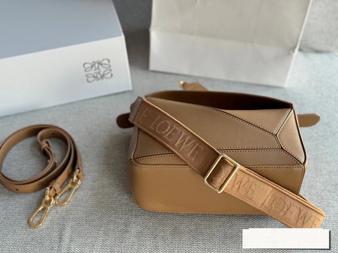 LOWEW  ショルダーストラップ付きクロスボディバッグ【50％割引+送料無料】