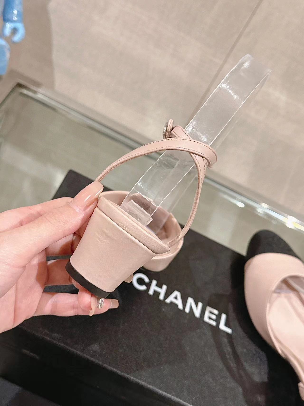 CHANE1 高品質刺繍ダブル C ローヒール【50％割引+送料無料】