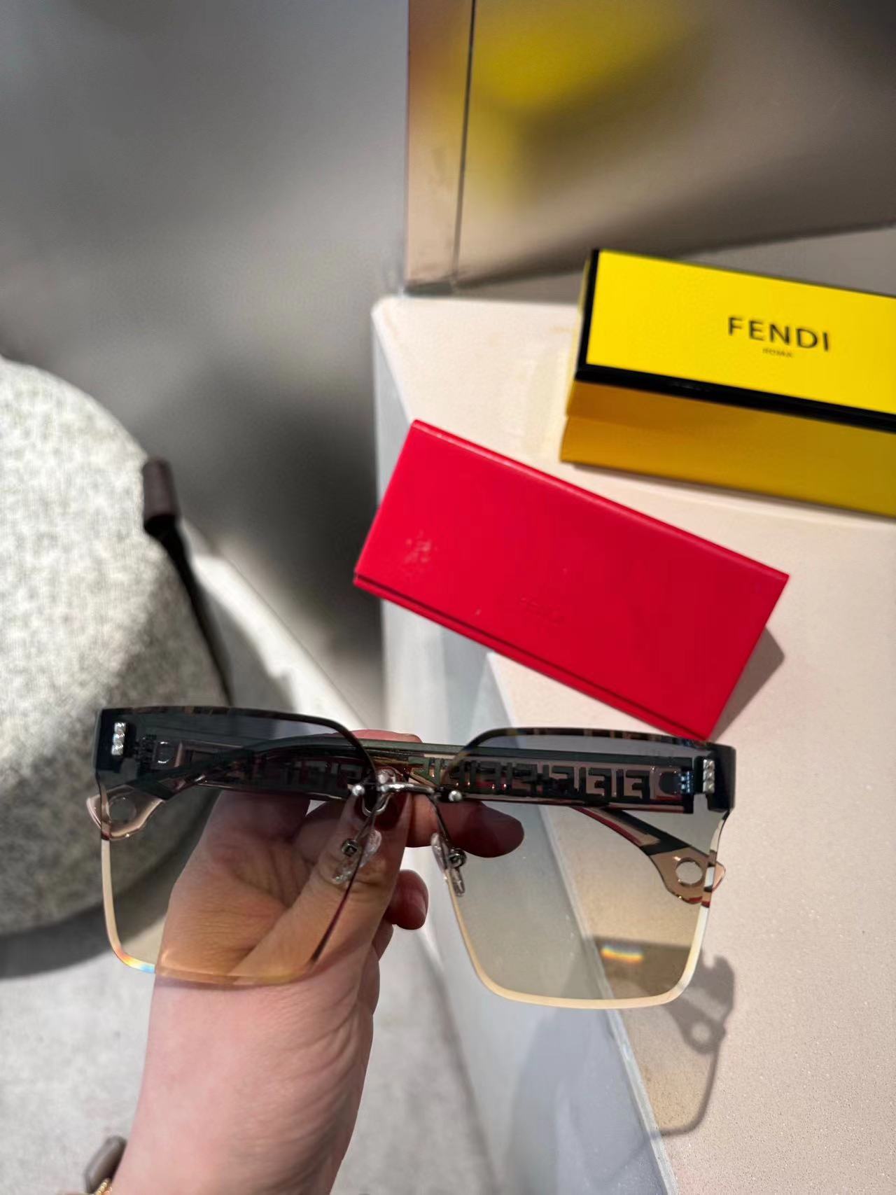 FEND1  偏光レディースサングラス【50％割引+送料無料】6115