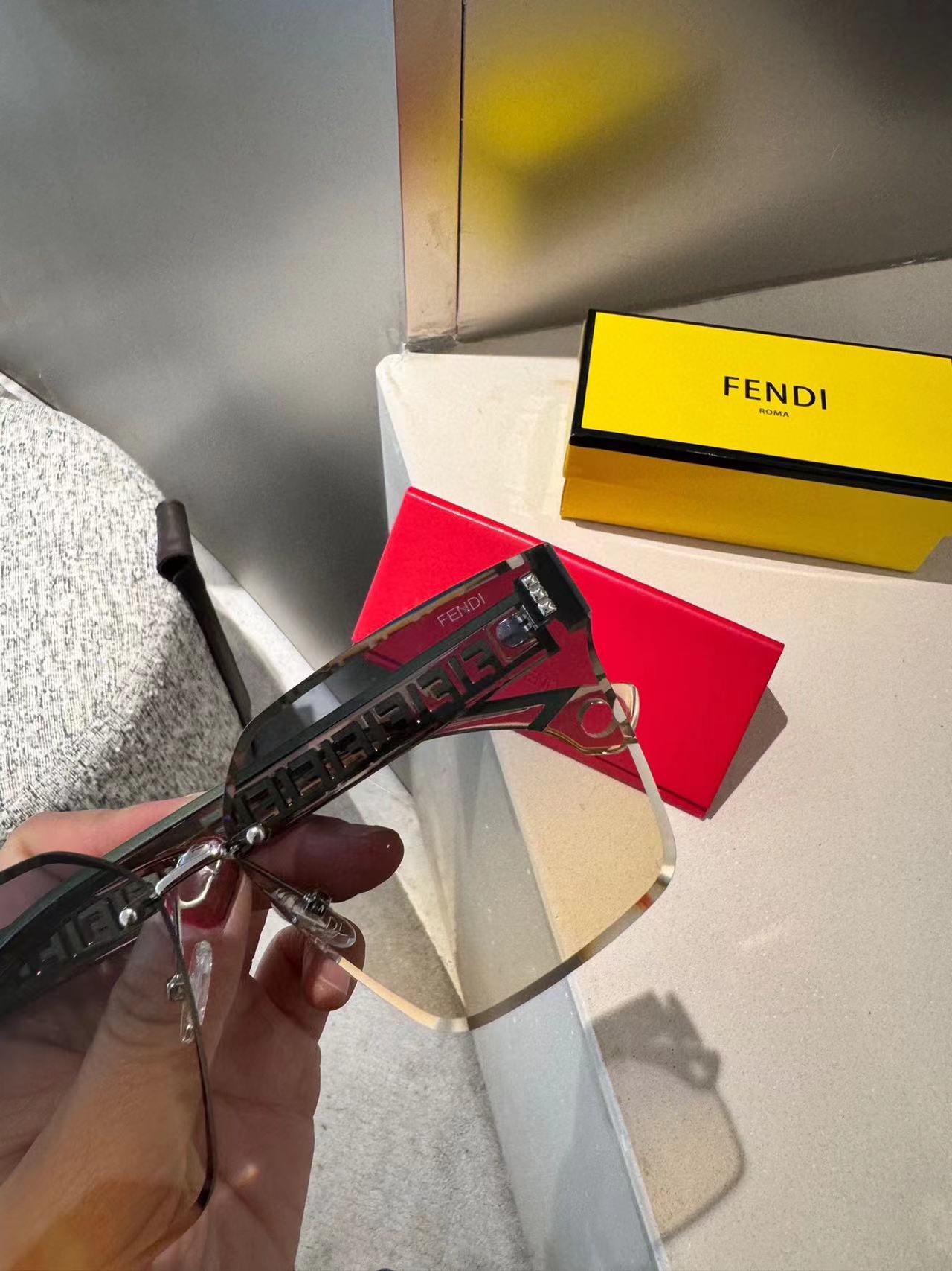 FEND1  偏光レディースサングラス【50％割引+送料無料】6115
