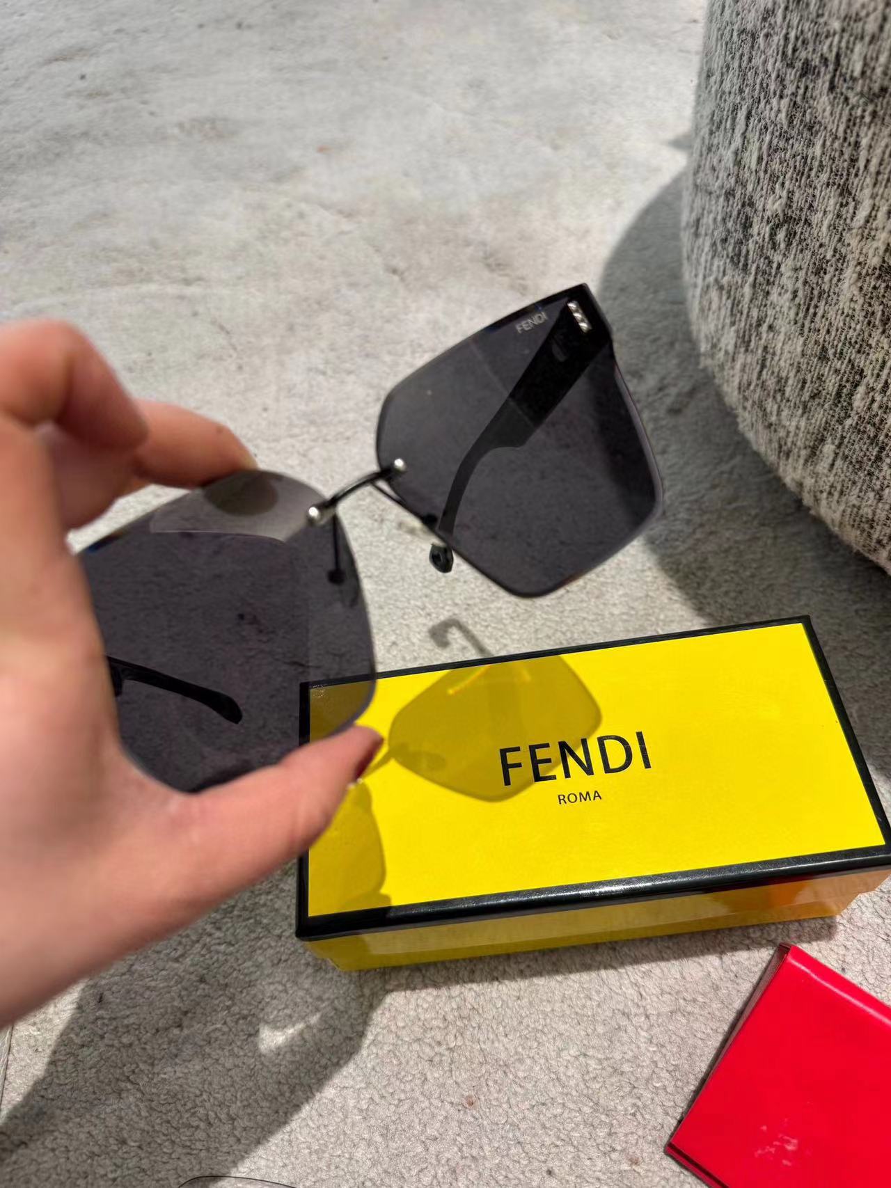 FEND1  偏光レディースサングラス【50％割引+送料無料】6115A