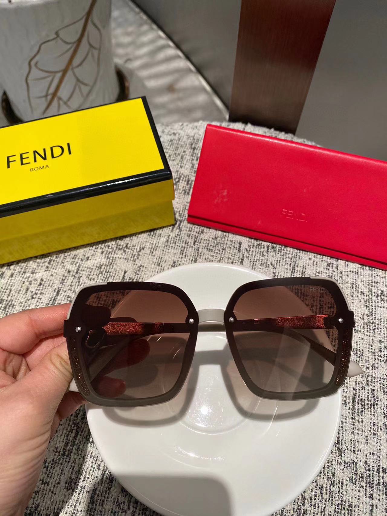 FEND1   偏光レディースサングラス【50％割引+送料無料】7115