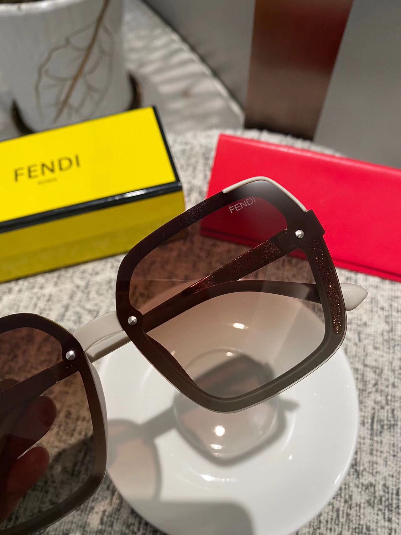 FEND1   偏光レディースサングラス【50％割引+送料無料】7115