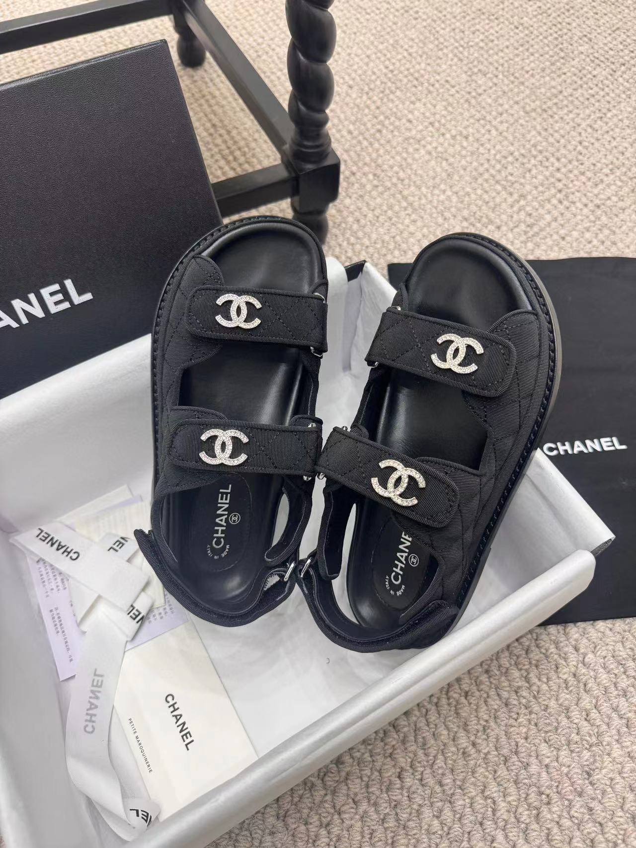 CHANE1 高品質ダブル C ロゴ ベルクロ シューズ【50％割引+送料無料】