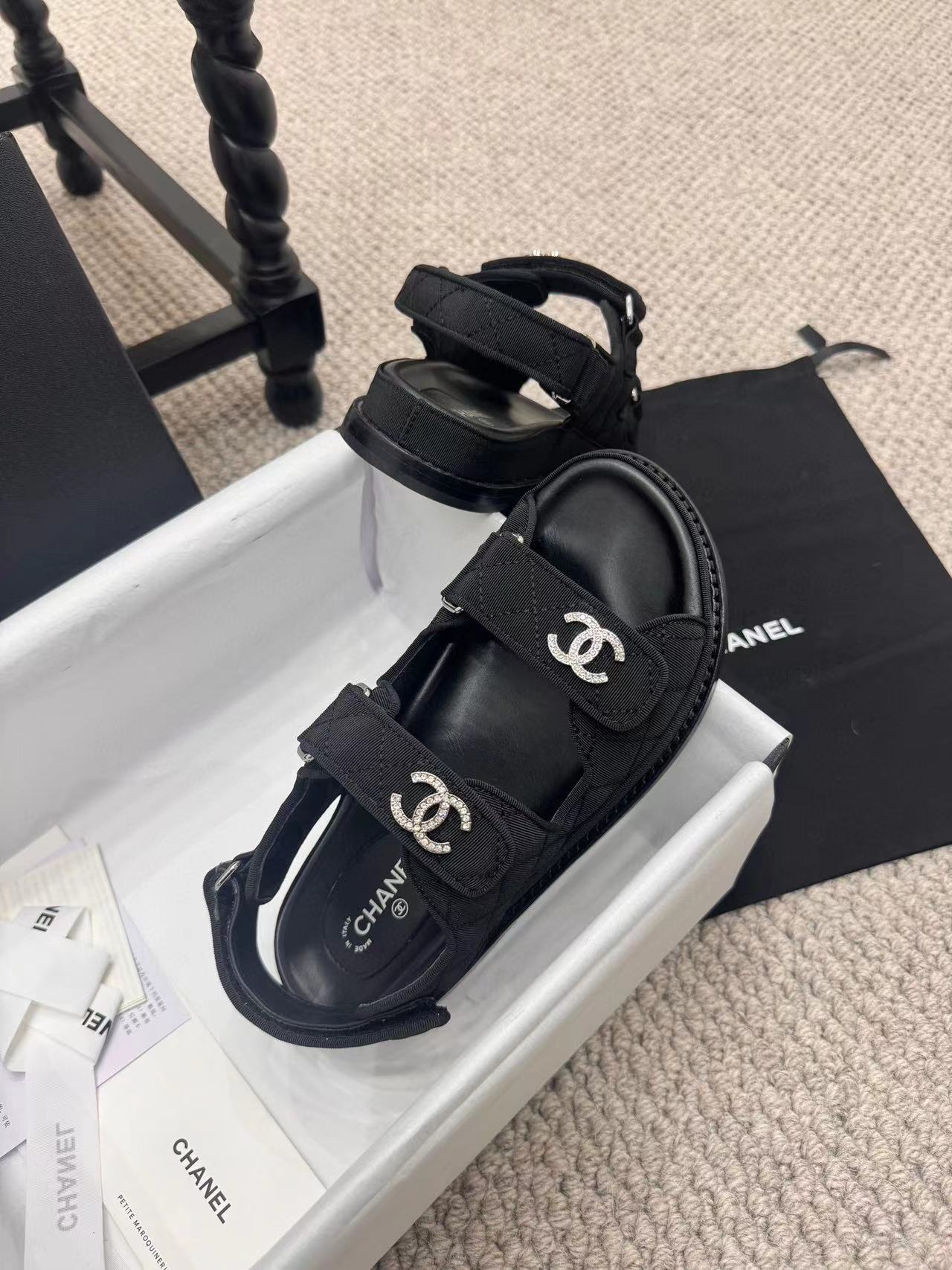 CHANE1 高品質ダブル C ロゴ ベルクロ シューズ【50％割引+送料無料】