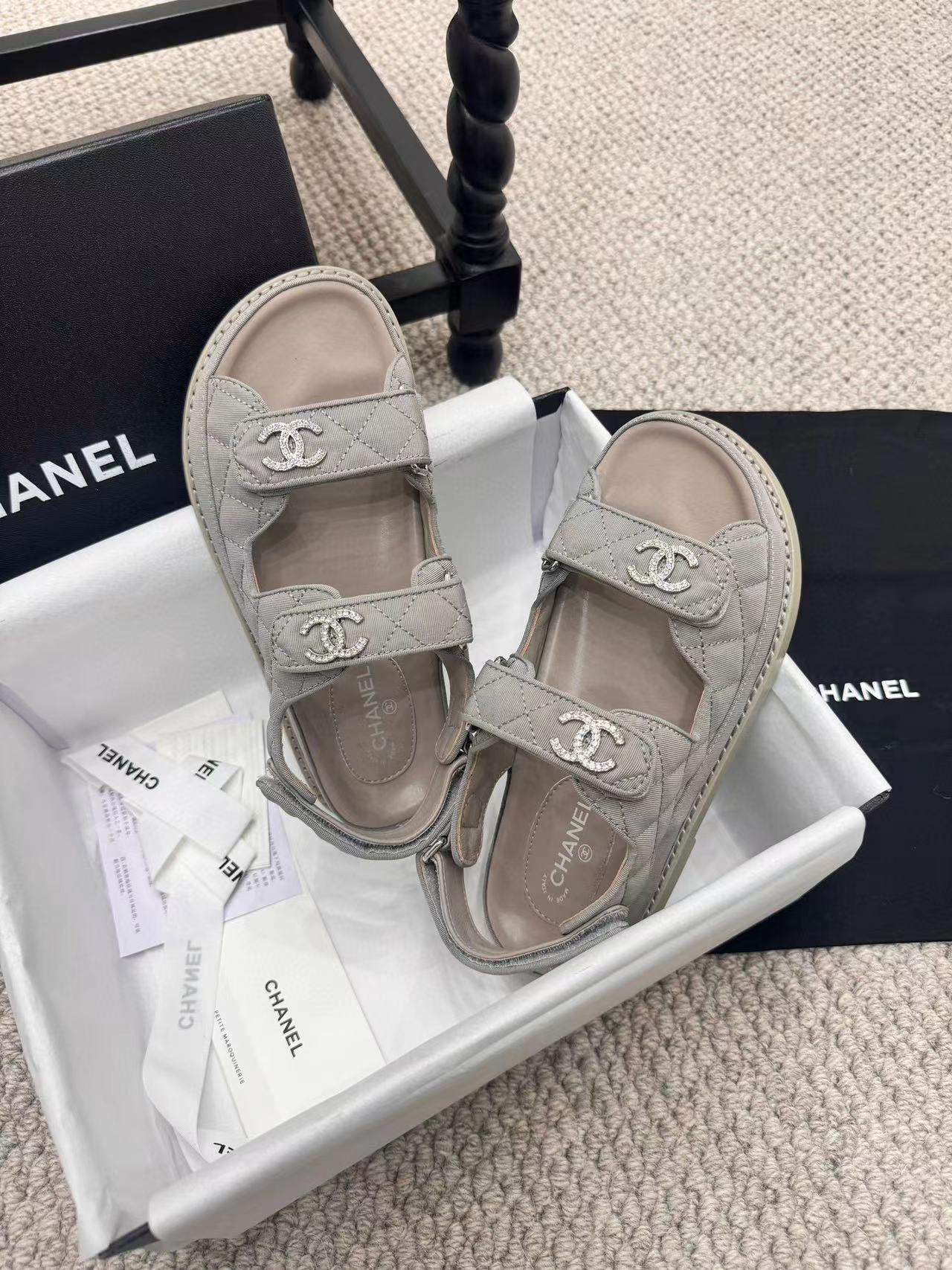 CHANE1 高品質ダブル C ロゴ ベルクロ シューズ【50％割引+送料無料】