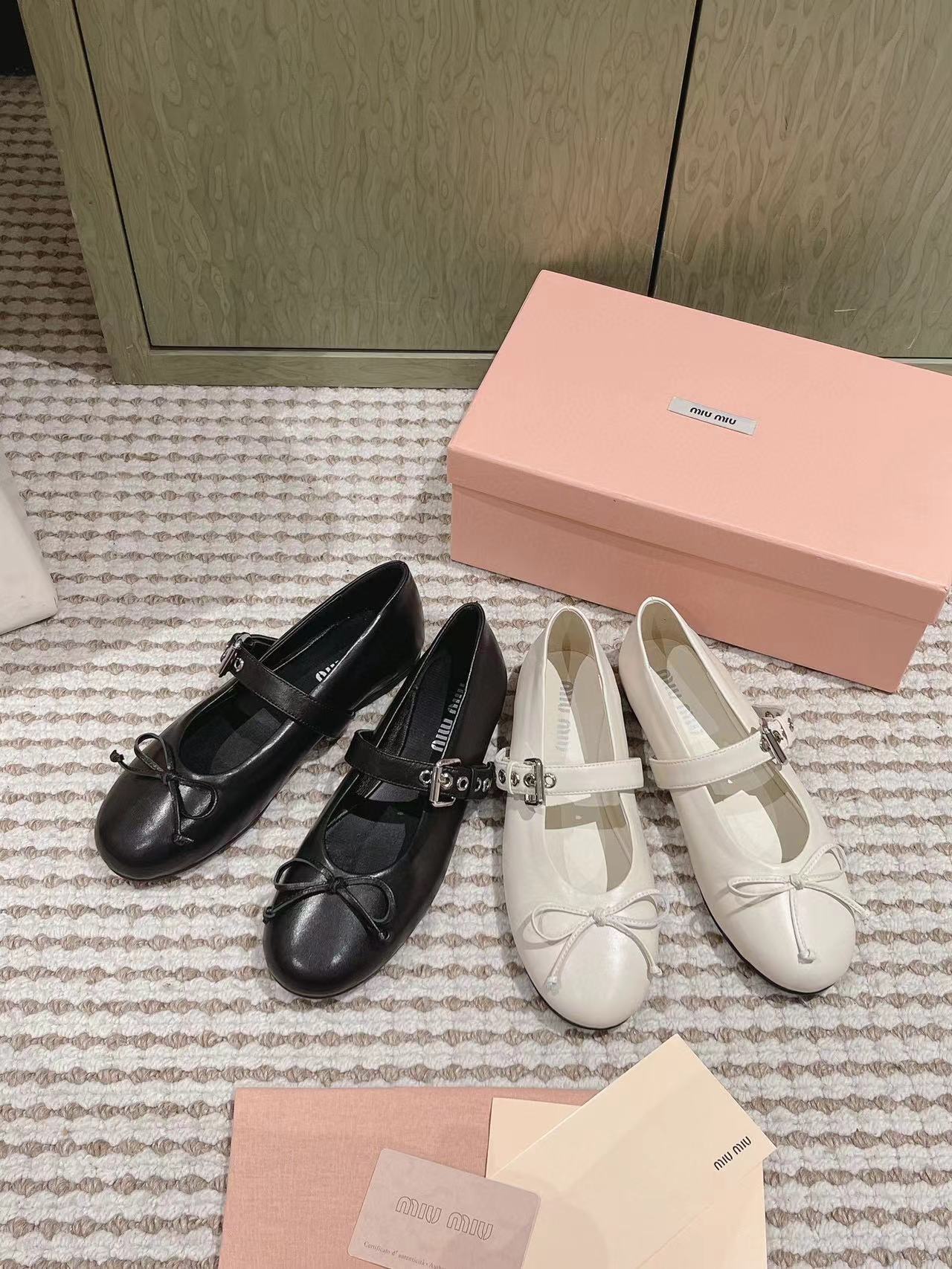 M1UM1U 高級本革バレエシューズ【50％割引+送料無料】