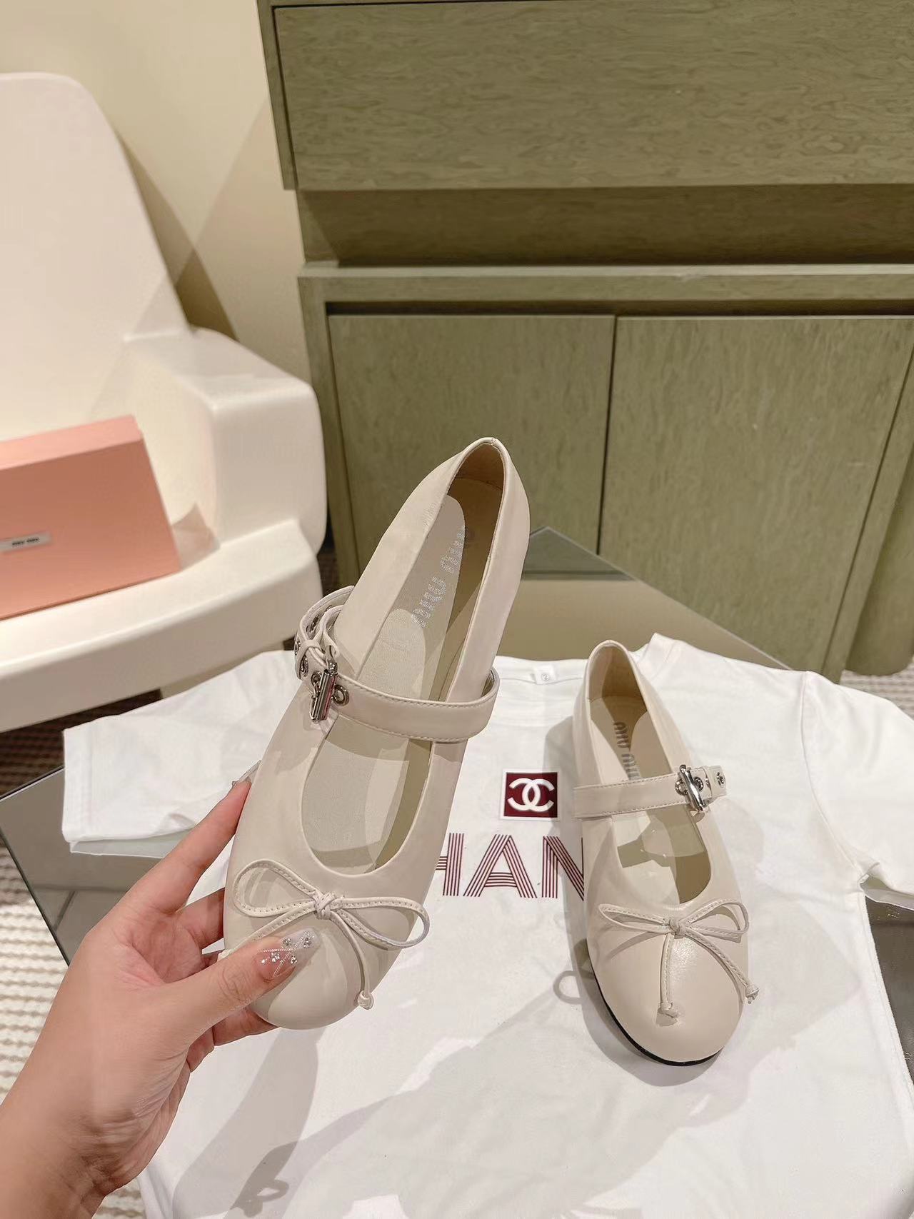 M1UM1U 高級本革バレエシューズ【50％割引+送料無料】