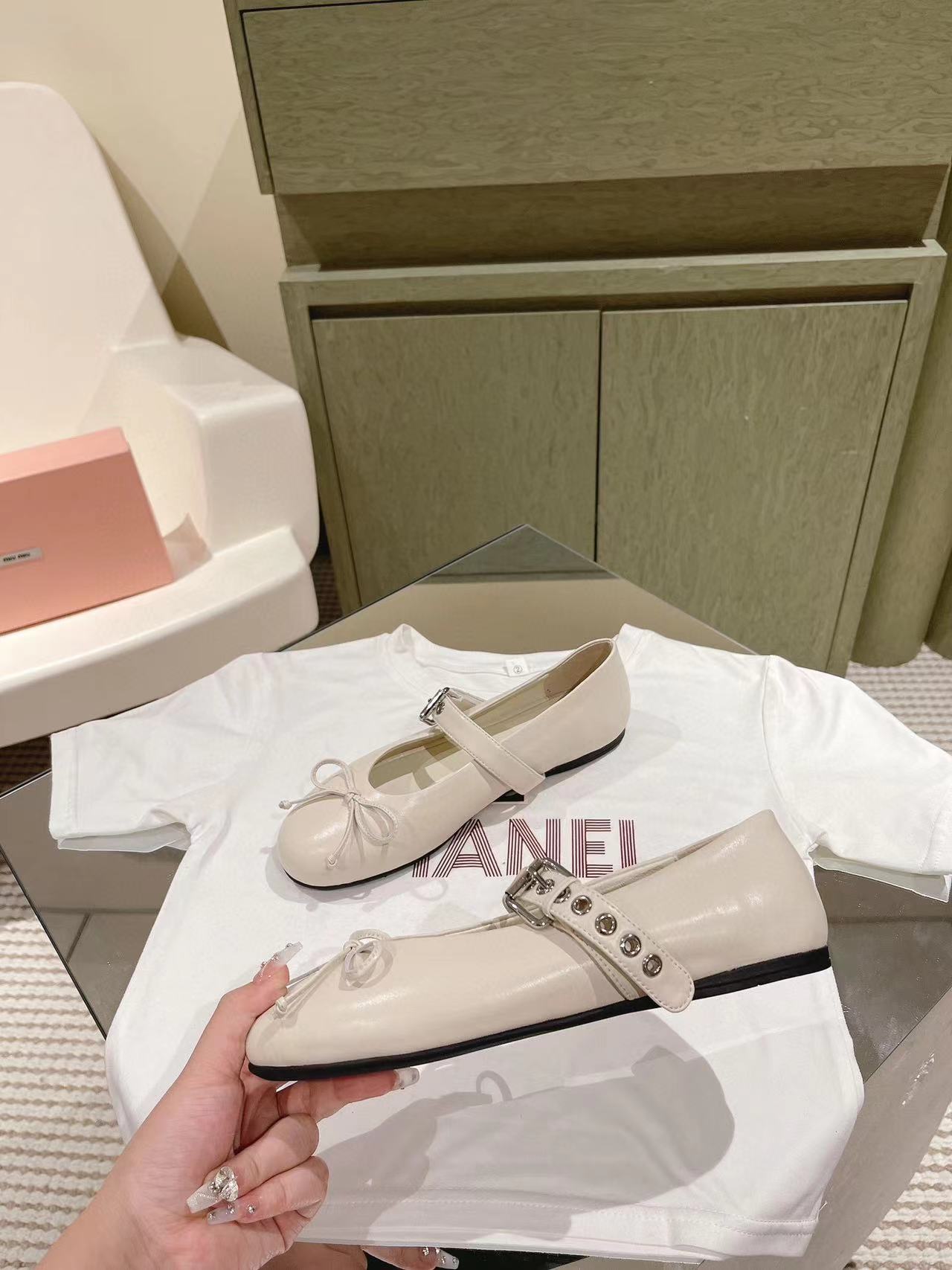 M1UM1U 高級本革バレエシューズ【50％割引+送料無料】