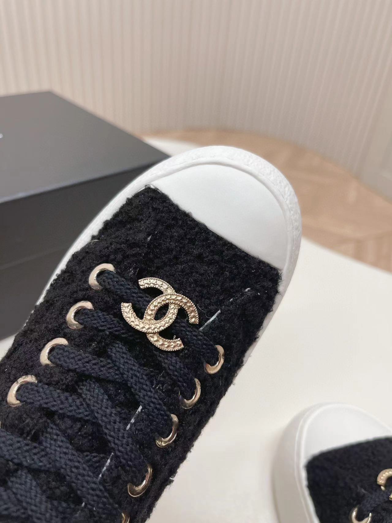 CHANE1 高品質牛革とラムウールのカジュアルシューズ【50％割引+送料無料】