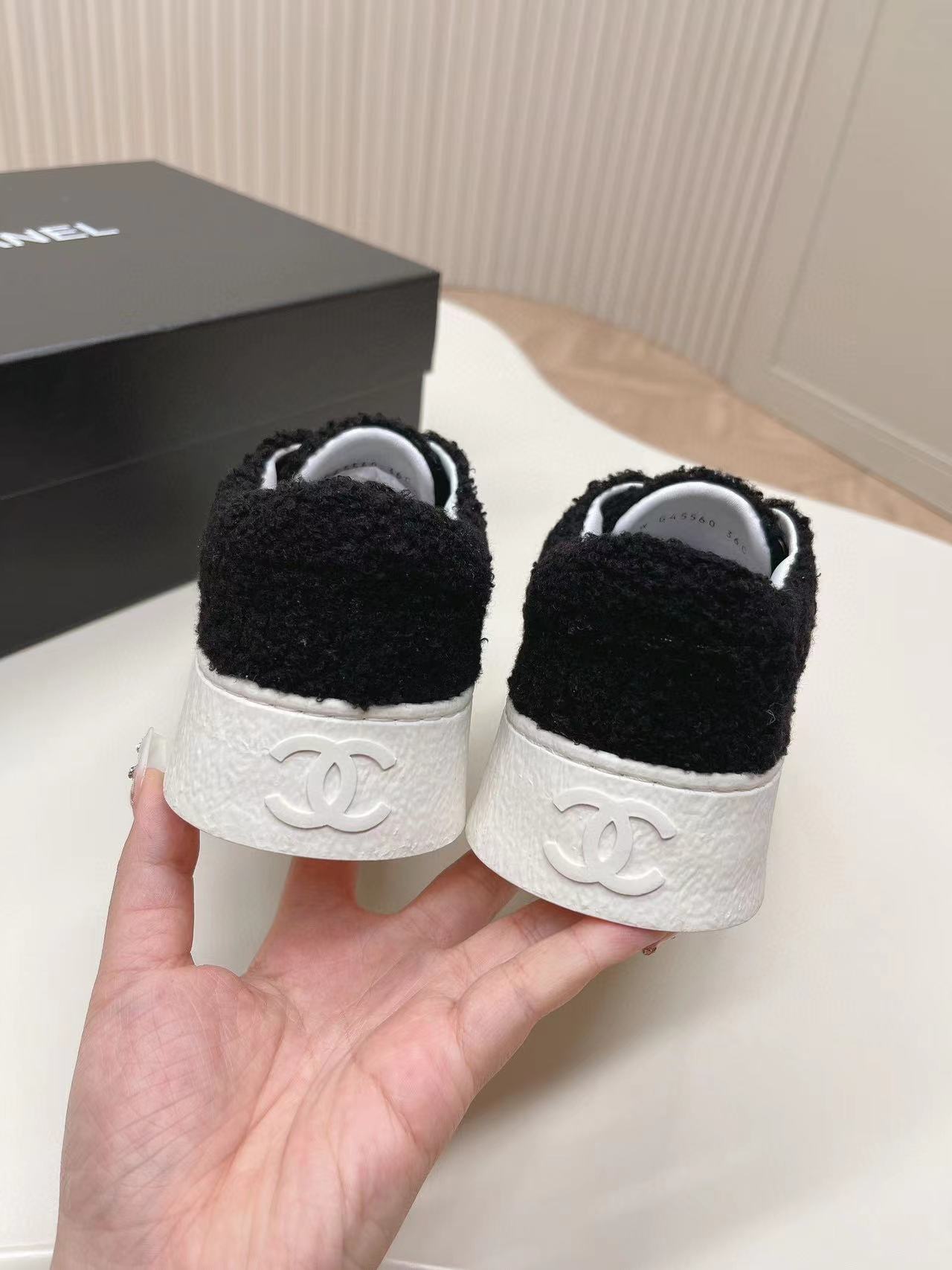 CHANE1 高品質牛革とラムウールのカジュアルシューズ【50％割引+送料無料】