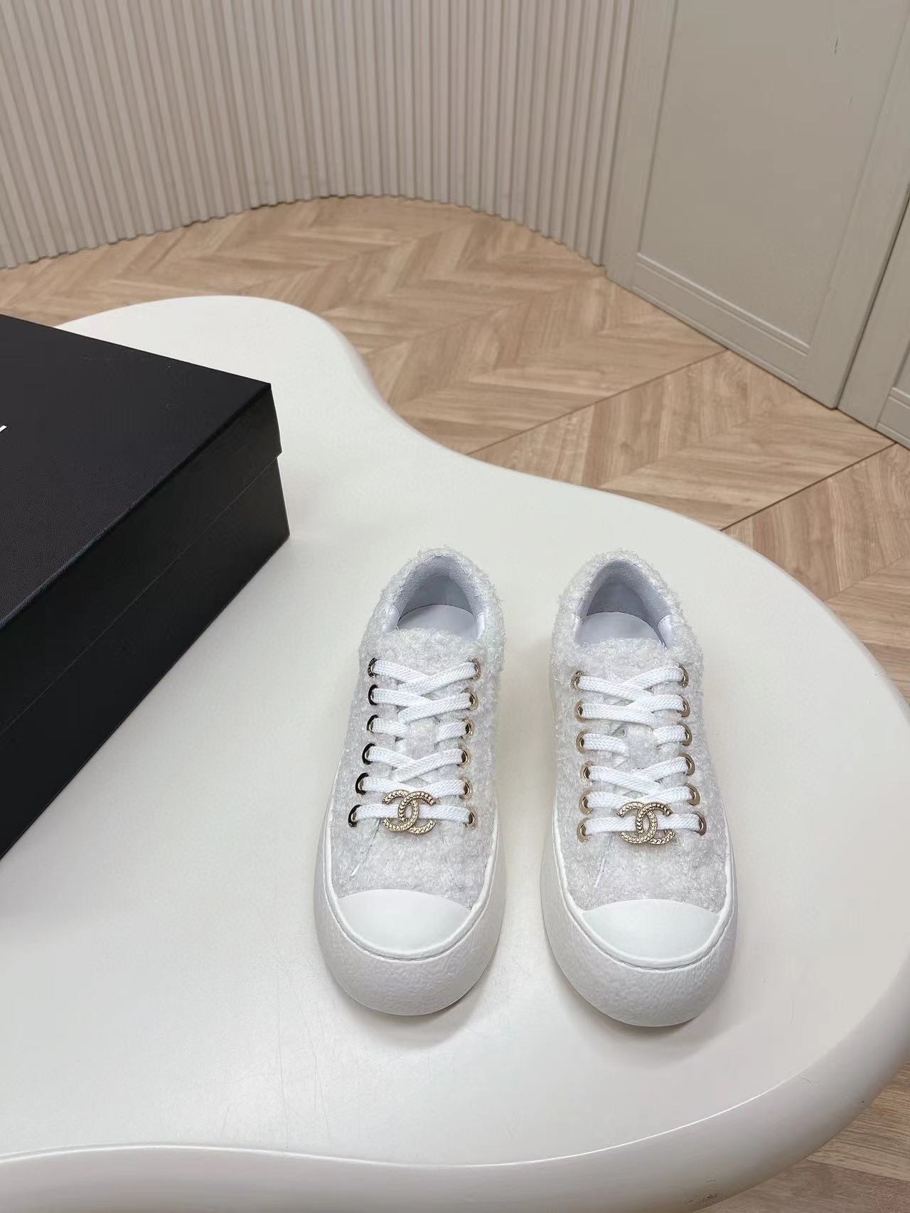 CHANE1 高品質牛革とラムウールのカジュアルシューズ【50％割引+送料無料】