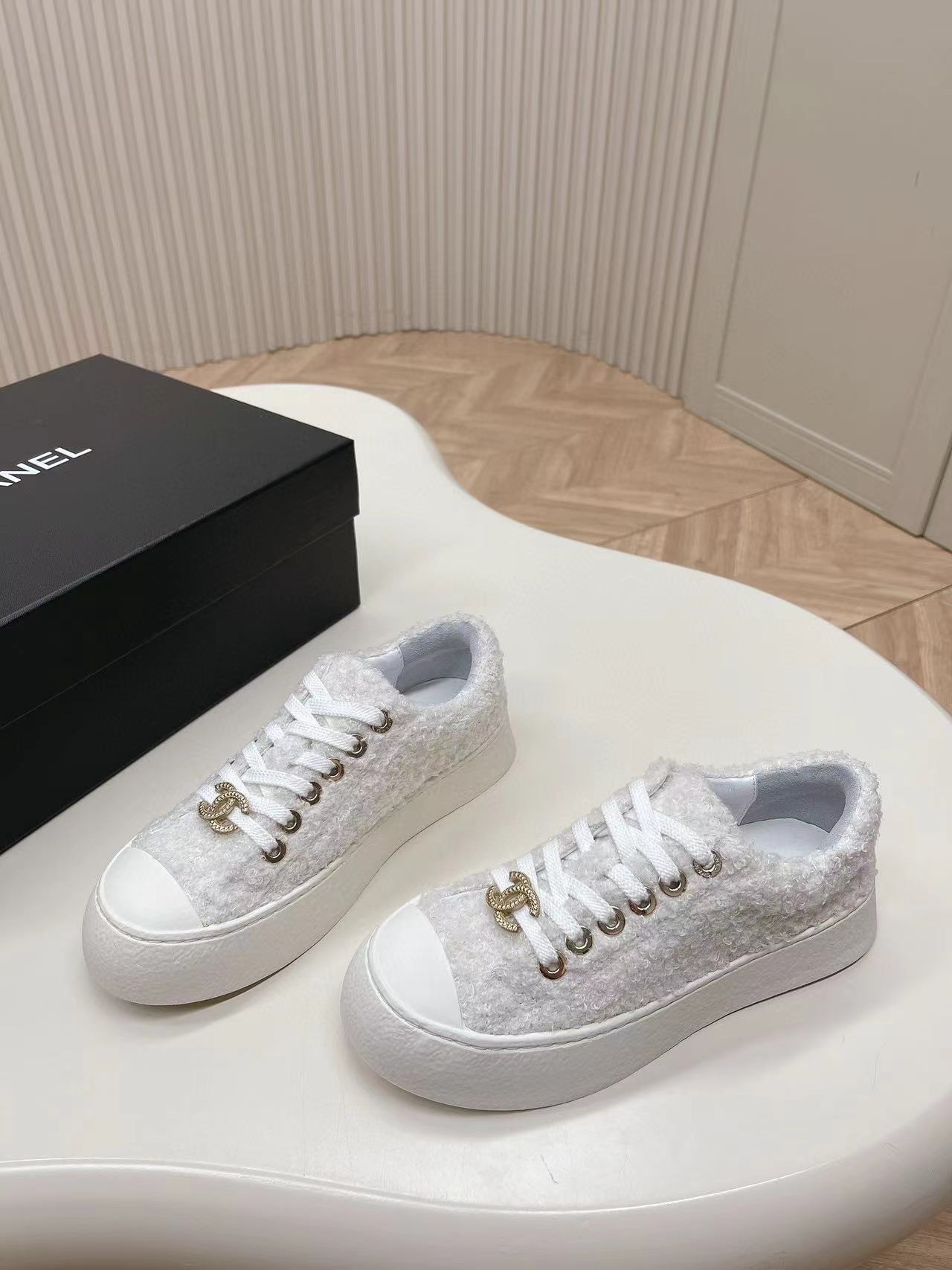 CHANE1 高品質牛革とラムウールのカジュアルシューズ【50％割引+送料無料】