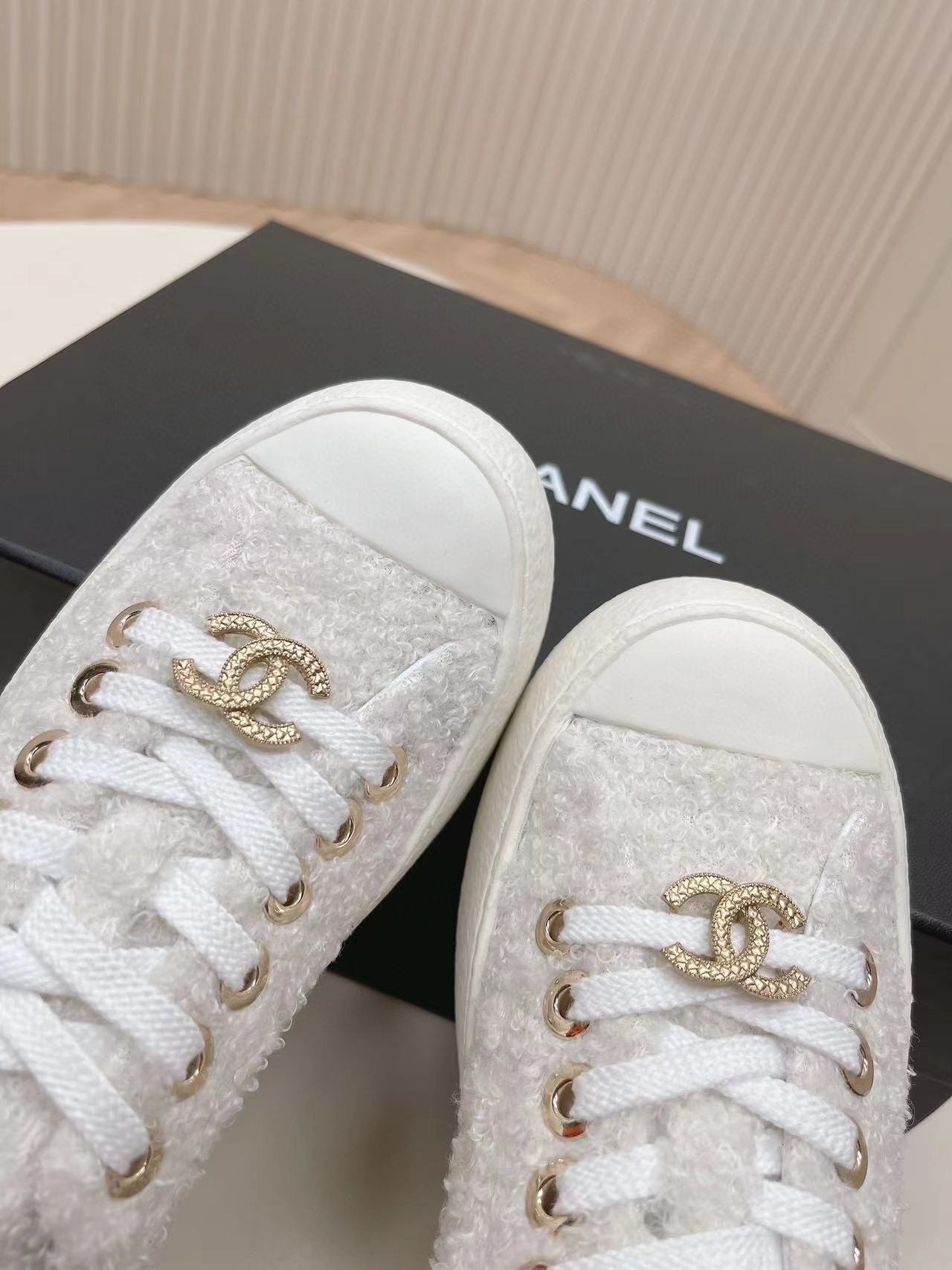 CHANE1 高品質牛革とラムウールのカジュアルシューズ【50％割引+送料無料】