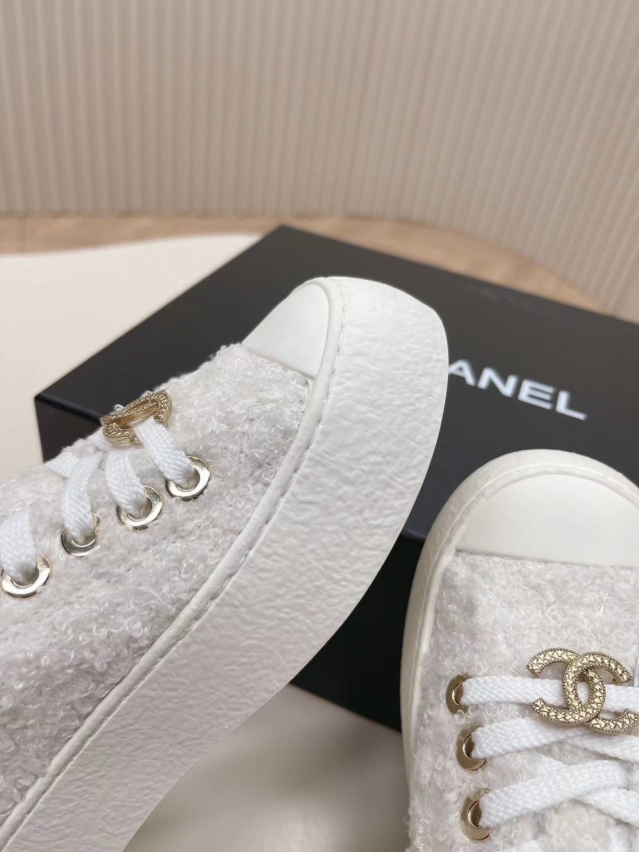 CHANE1 高品質牛革とラムウールのカジュアルシューズ【50％割引+送料無料】