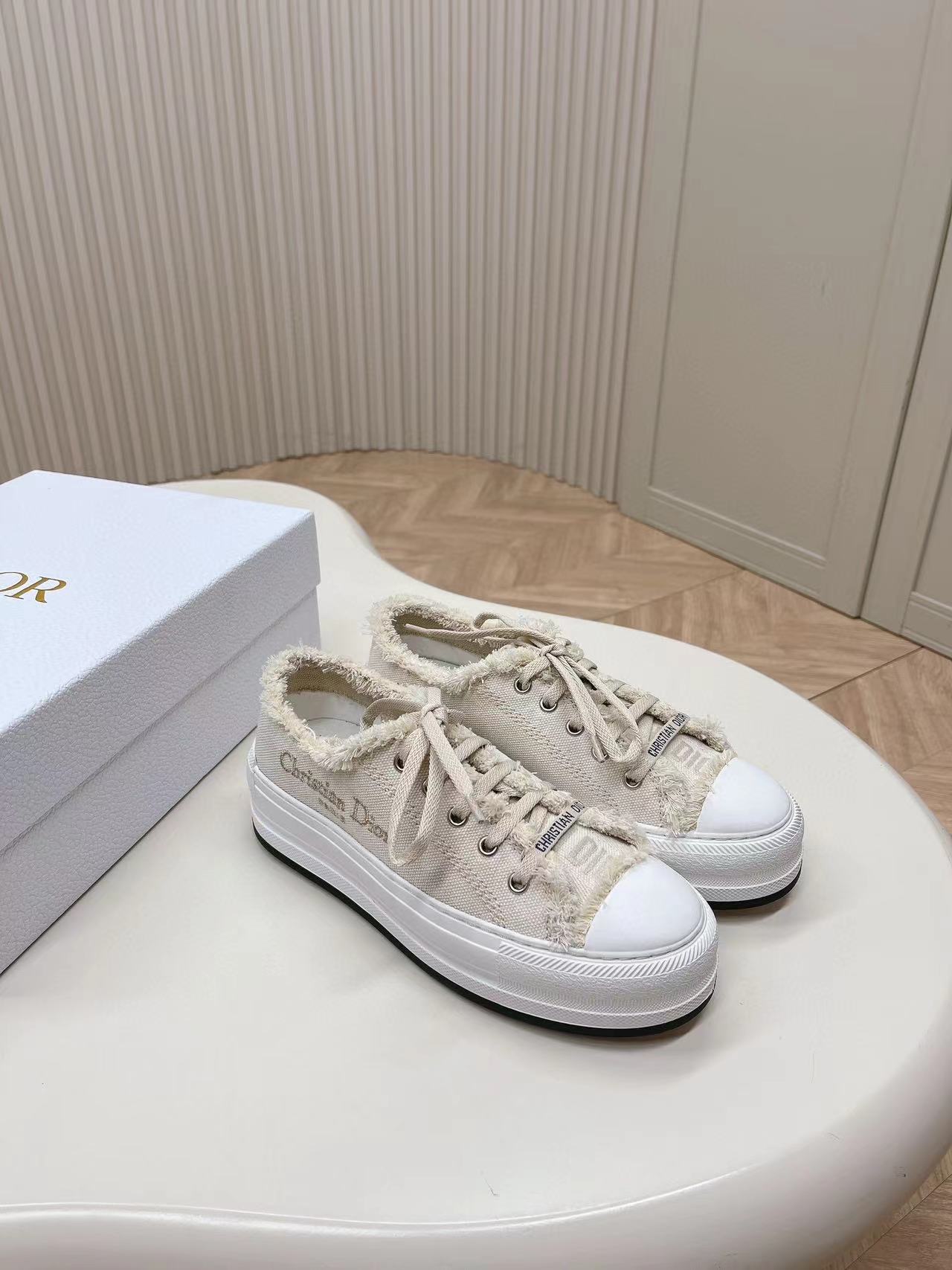 DI0R 高品質老眼刺繍厚底カジュアルスニーカー【50％割引+送料無料】