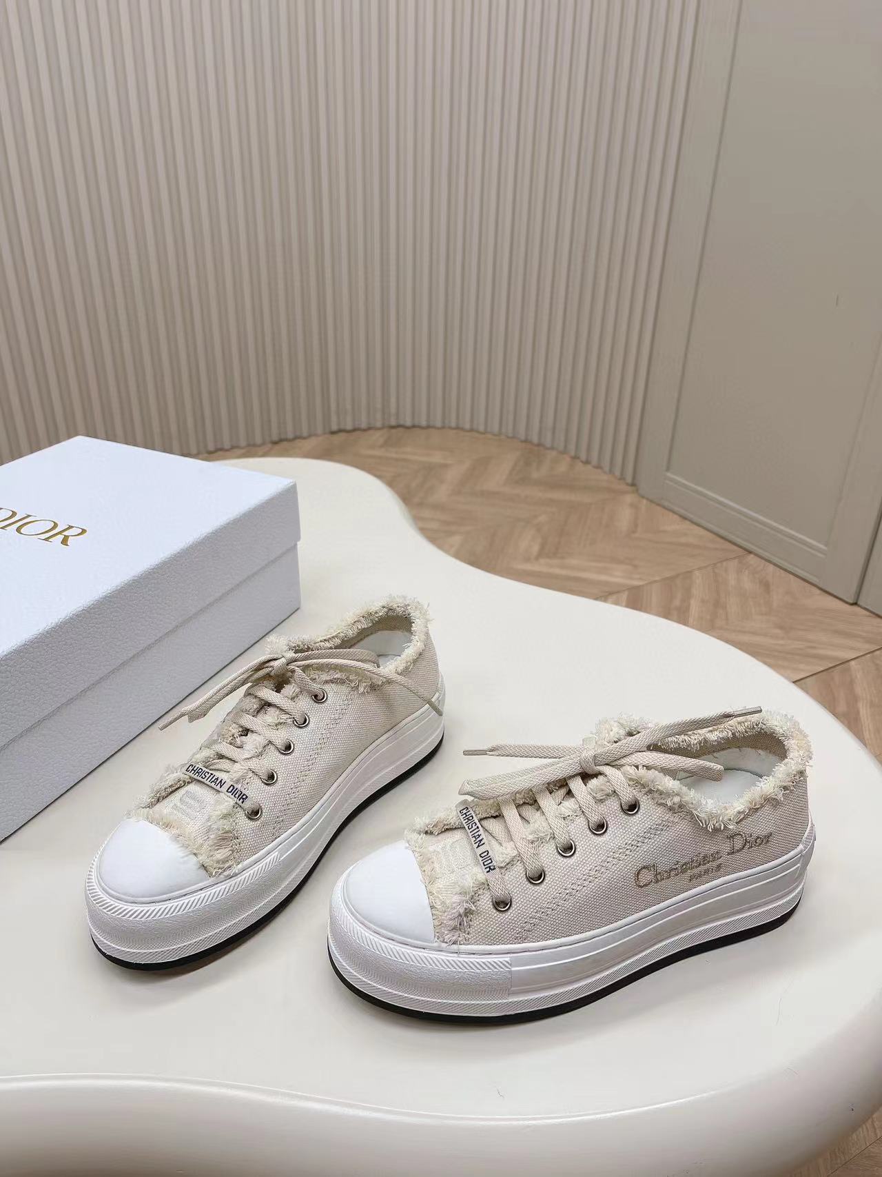 DI0R 高品質老眼刺繍厚底カジュアルスニーカー【50％割引+送料無料】