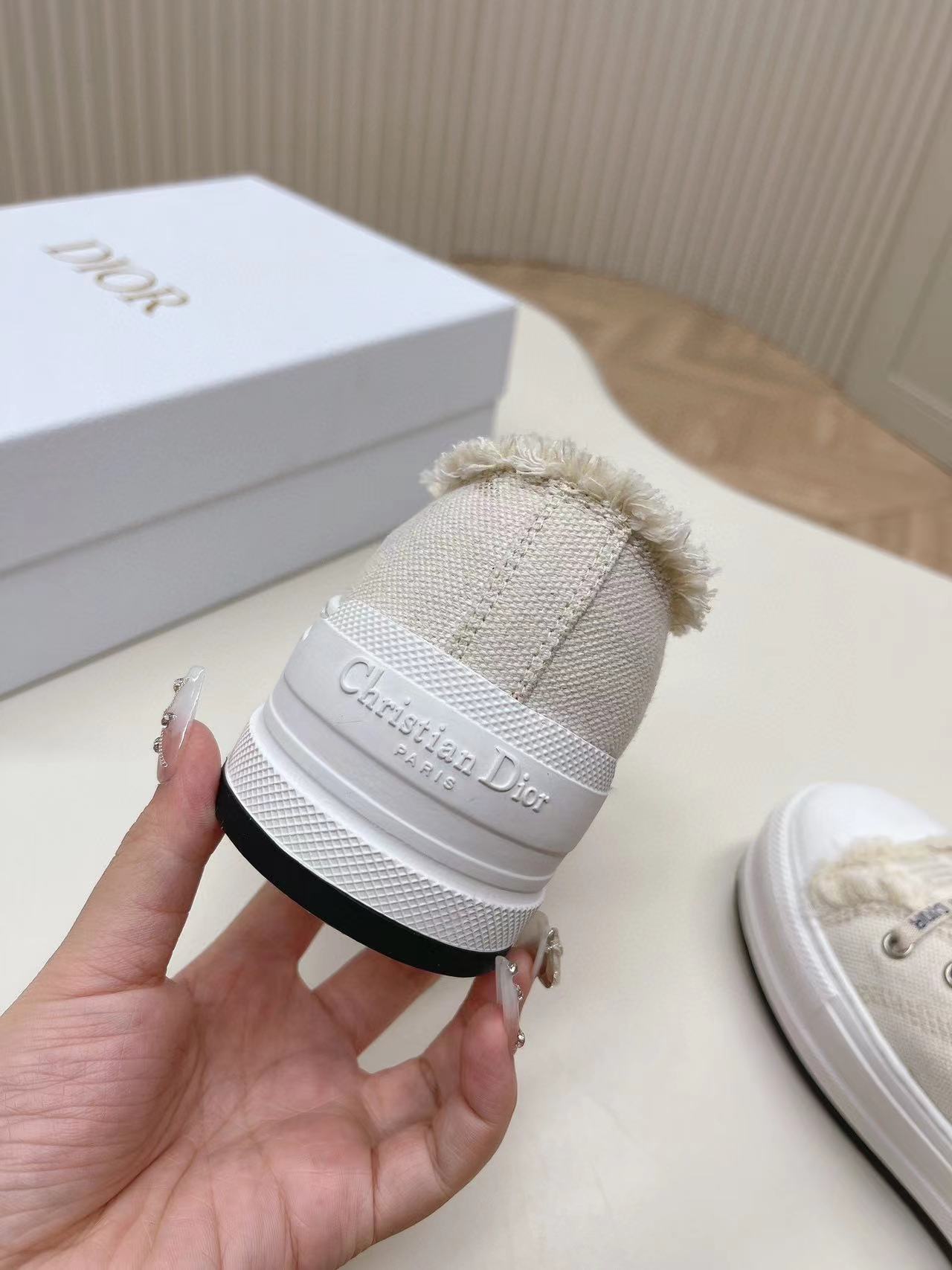 DI0R 高品質老眼刺繍厚底カジュアルスニーカー【50％割引+送料無料】