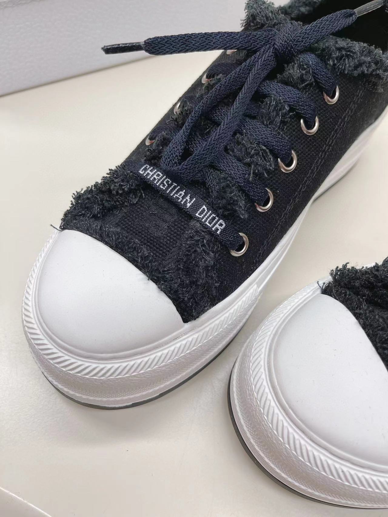 DI0R 高品質老眼刺繍厚底カジュアルスニーカー【50％割引+送料無料】