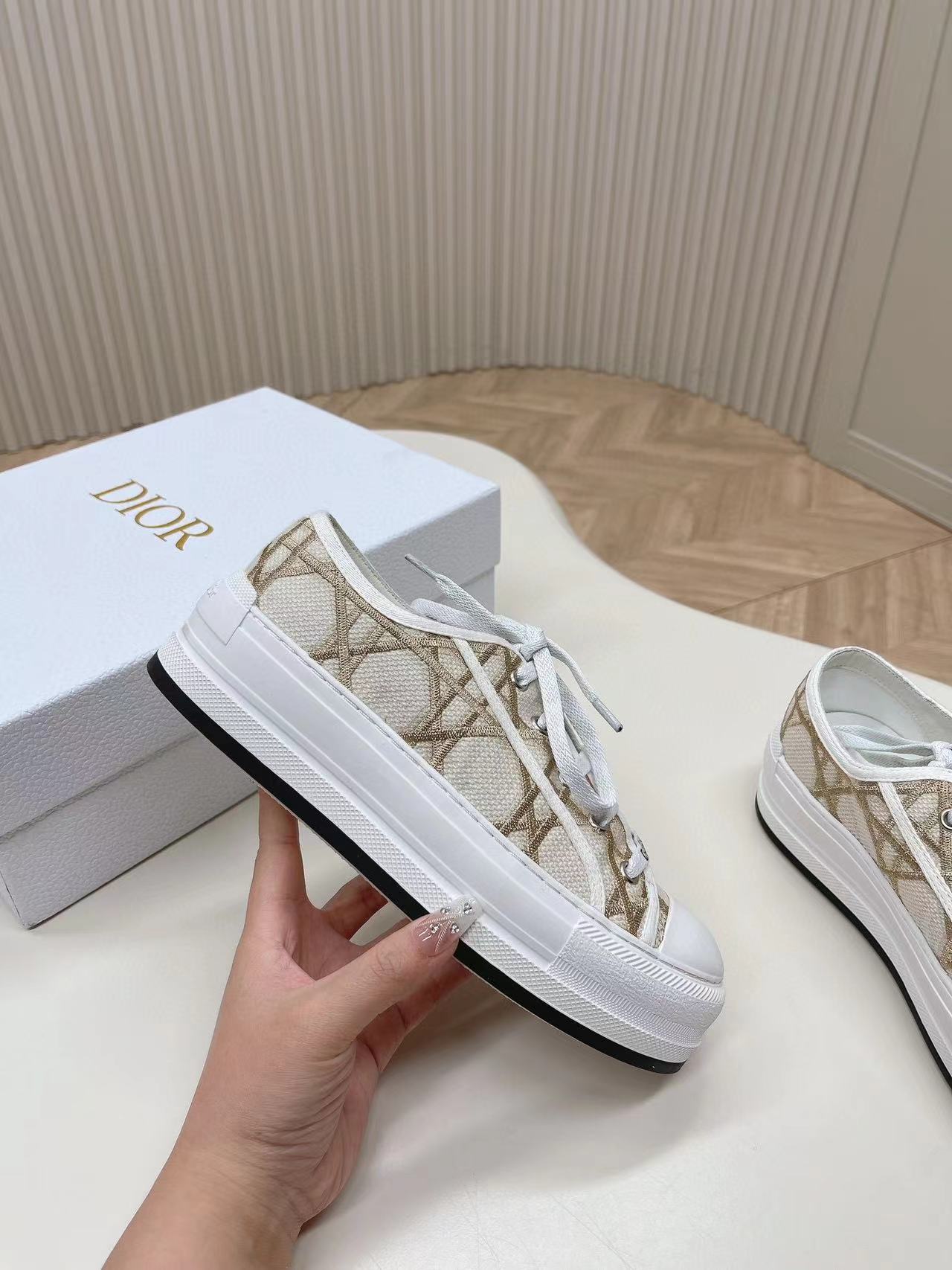 DI0R 高品質老眼刺繍プラットフォームシューズ【50％割引+送料無料】