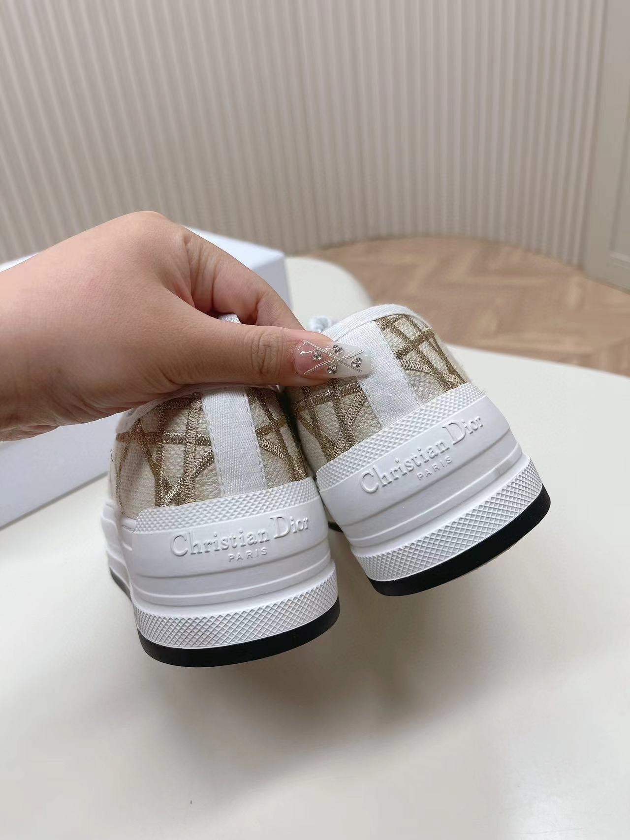 DI0R 高品質老眼刺繍プラットフォームシューズ【50％割引+送料無料】