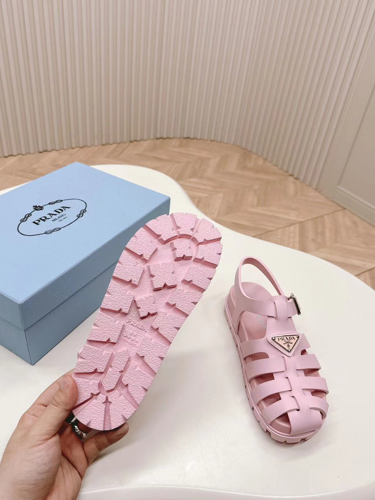 PR4DA ハイクオリティ トライアングルロゴサンダル【50%割引+送料無料】