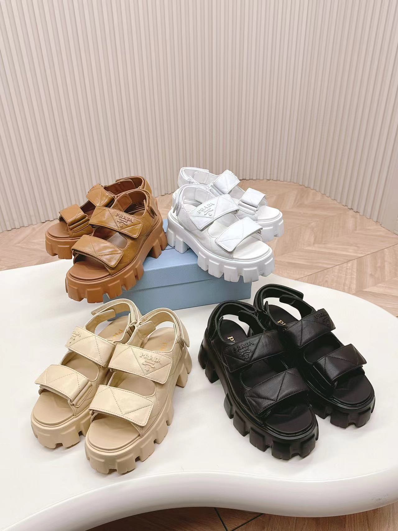 PR4DA トライアングルロゴ プラットフォームサンダル【50％割引+送料無料】