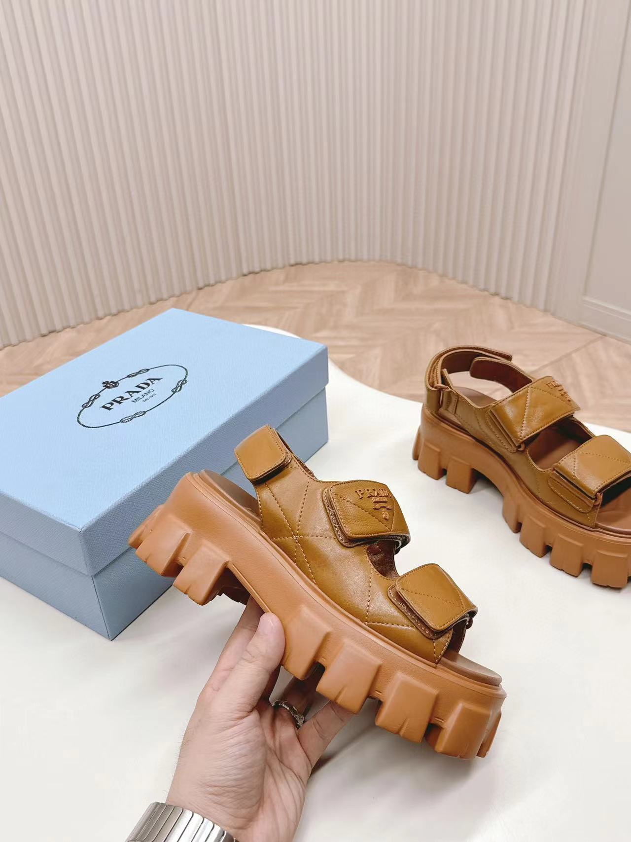 PR4DA トライアングルロゴ プラットフォームサンダル【50％割引+送料無料】