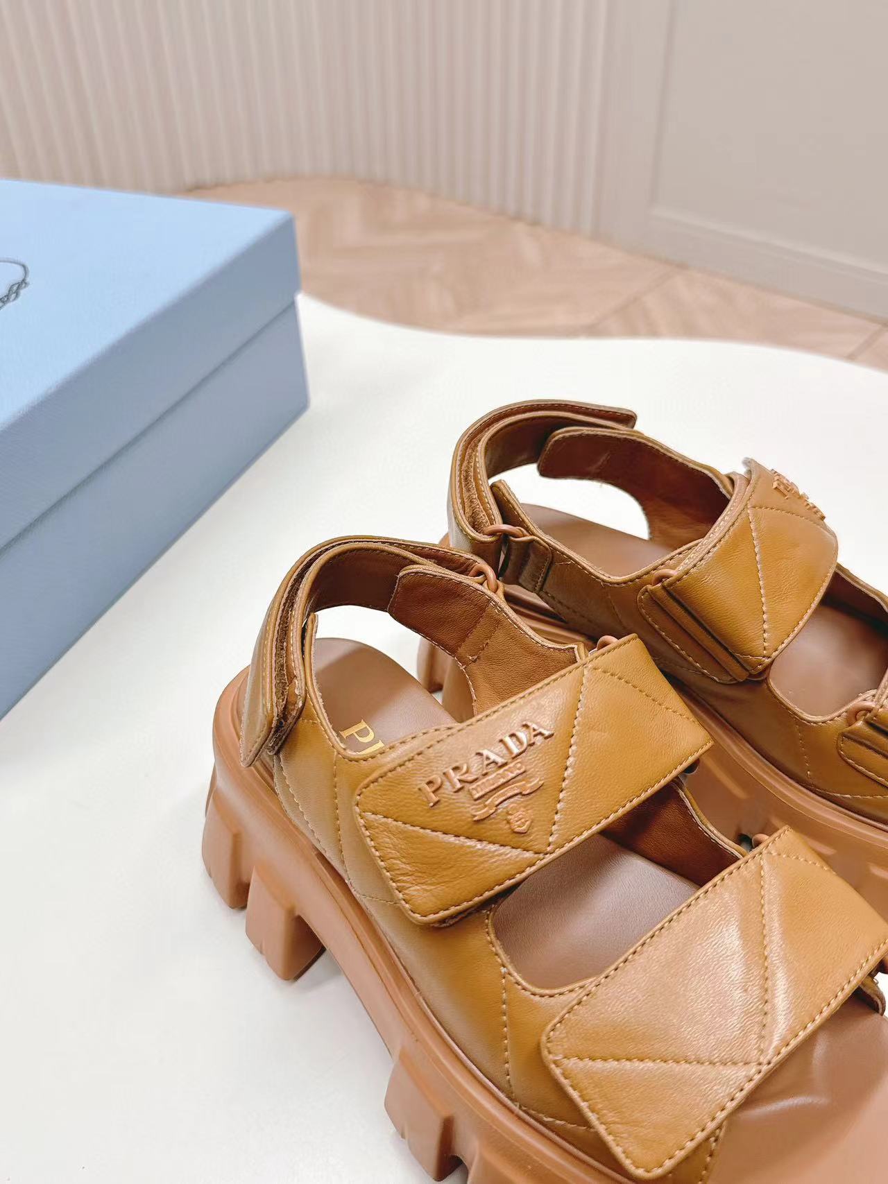 PR4DA トライアングルロゴ プラットフォームサンダル【50％割引+送料無料】