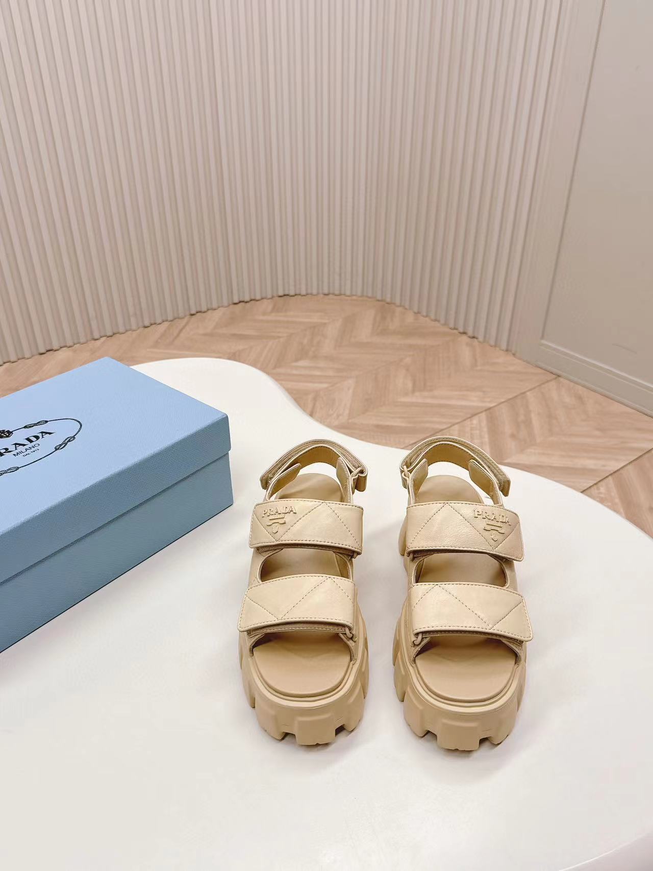PR4DA トライアングルロゴ プラットフォームサンダル【50％割引+送料無料】