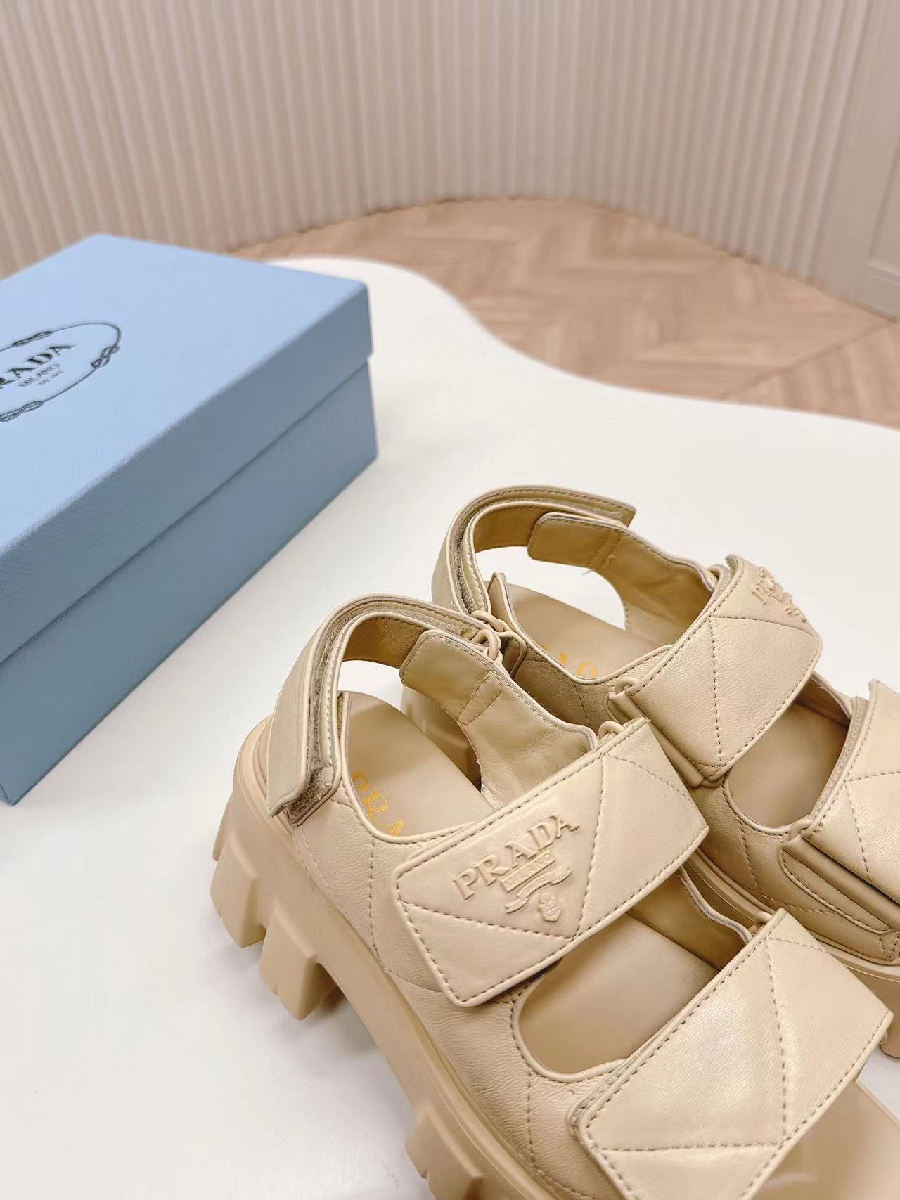 PR4DA トライアングルロゴ プラットフォームサンダル【50％割引+送料無料】