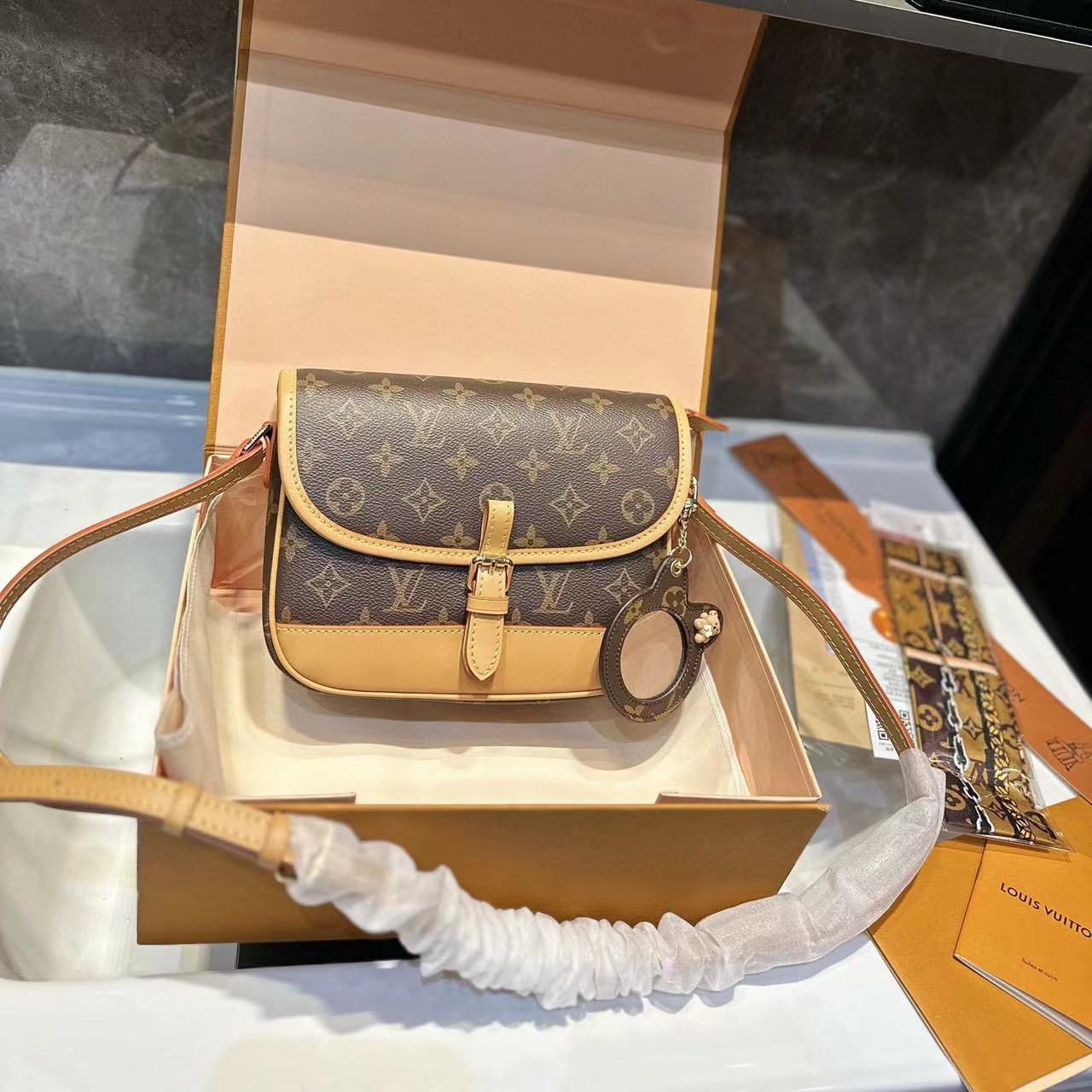 LV  老眼用ショルダークロスボディバッグ【50％割引+送料無料】