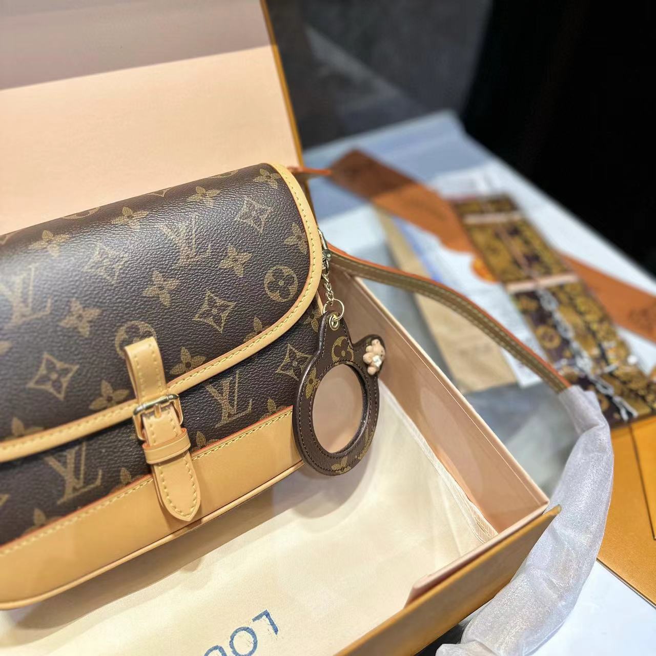 LV 老眼用ショルダークロスボディバッグ【50％割引+送料無料】