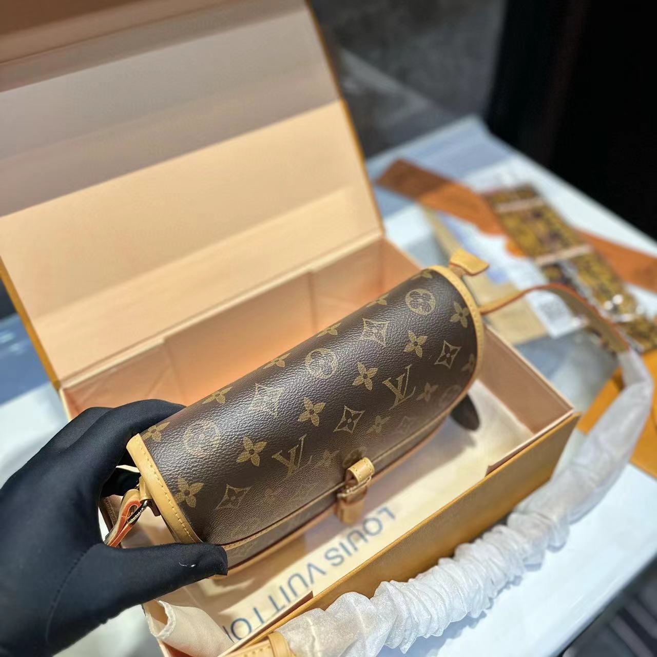 LV 老眼用ショルダークロスボディバッグ【50％割引+送料無料】