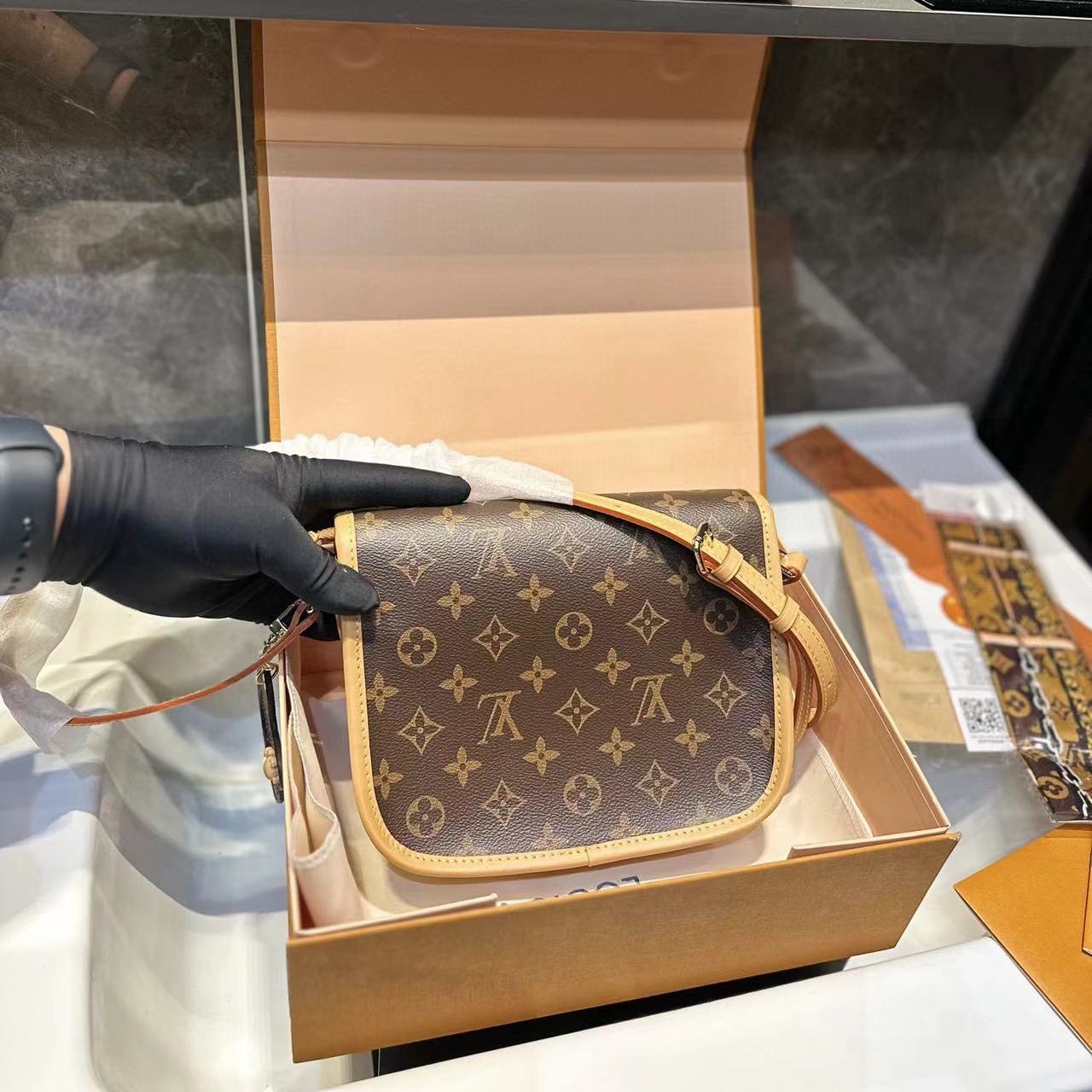 LV 老眼用ショルダークロスボディバッグ【50％割引+送料無料】