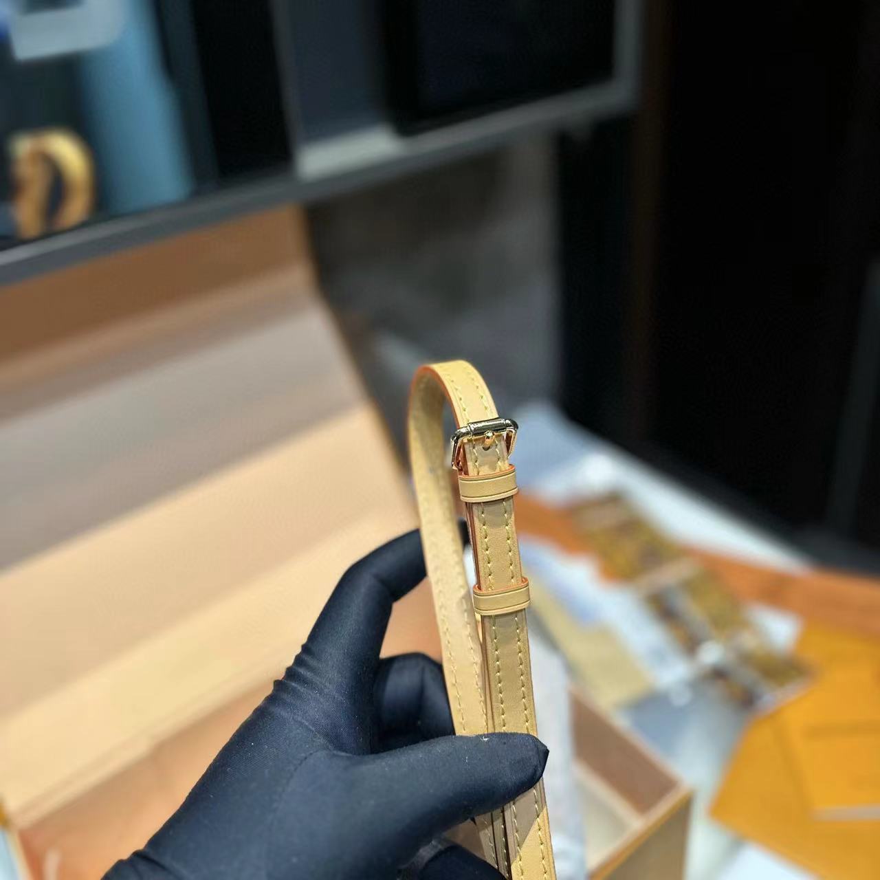 LV 老眼用ショルダークロスボディバッグ【50％割引+送料無料】