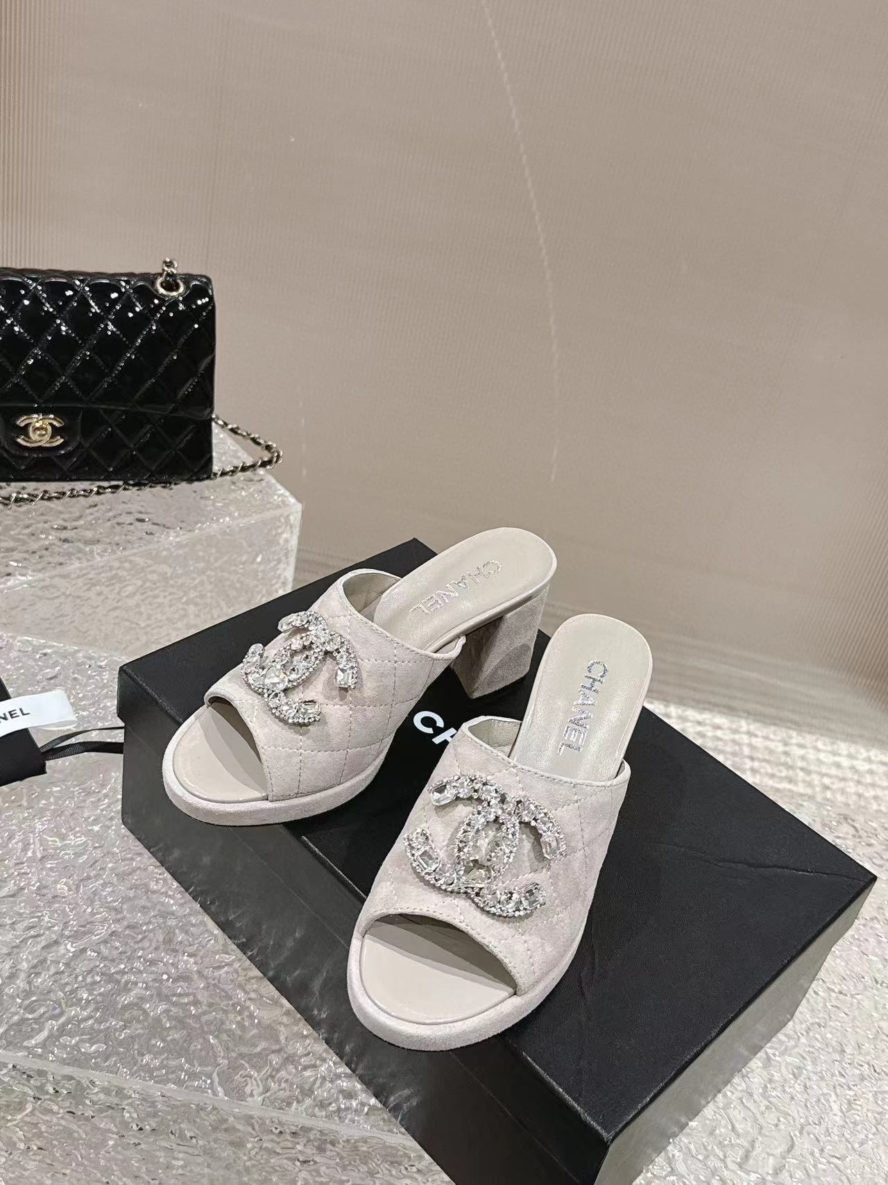 CHANE1 高品質ダブル C ロゴラインストーンハイヒール【50%割引+送料無料】