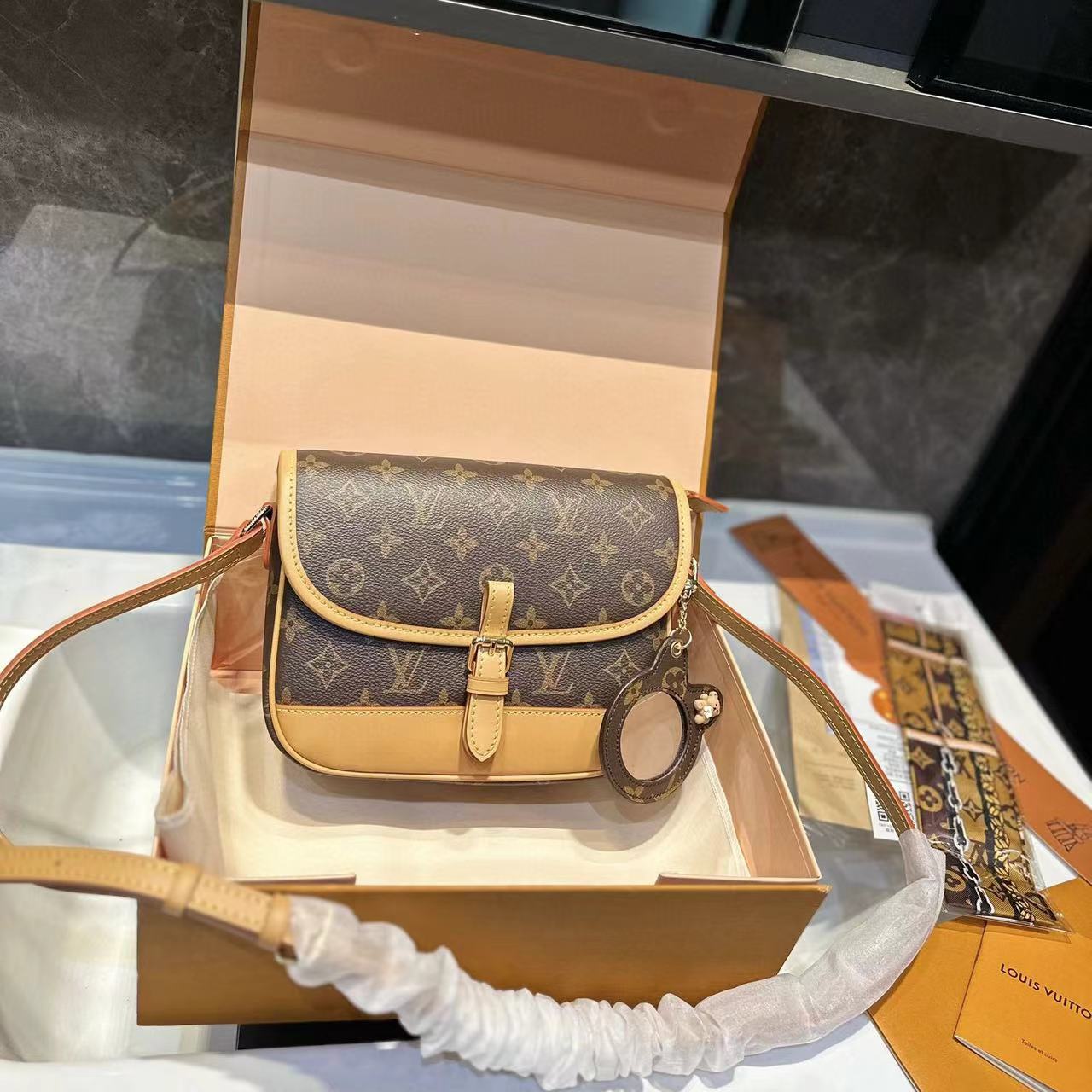 LV 老眼用ショルダークロスボディバッグ【50％割引+送料無料】