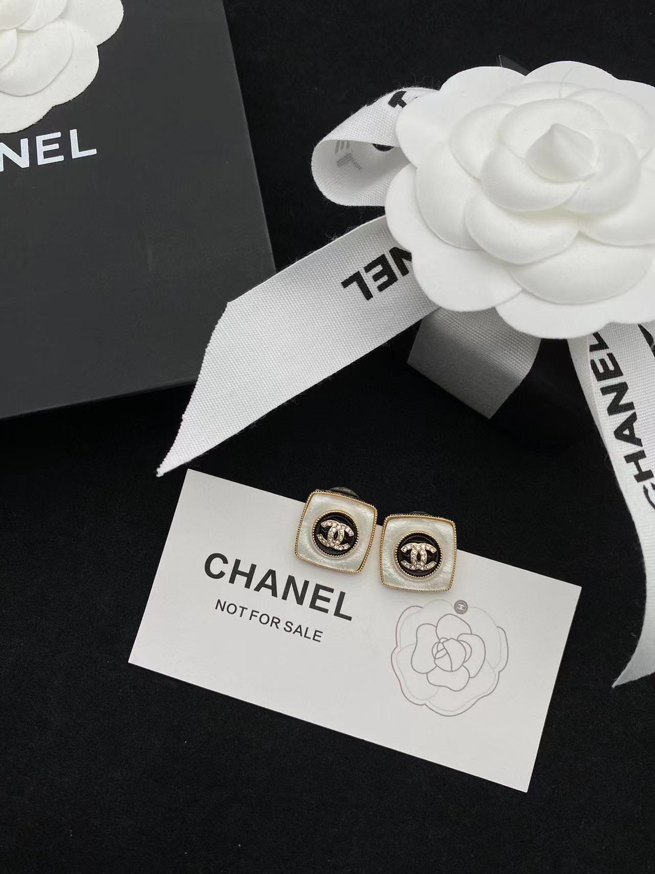 CHANE1 スクエア ダブルC スタッドピアス【 50％割引+送料無料】