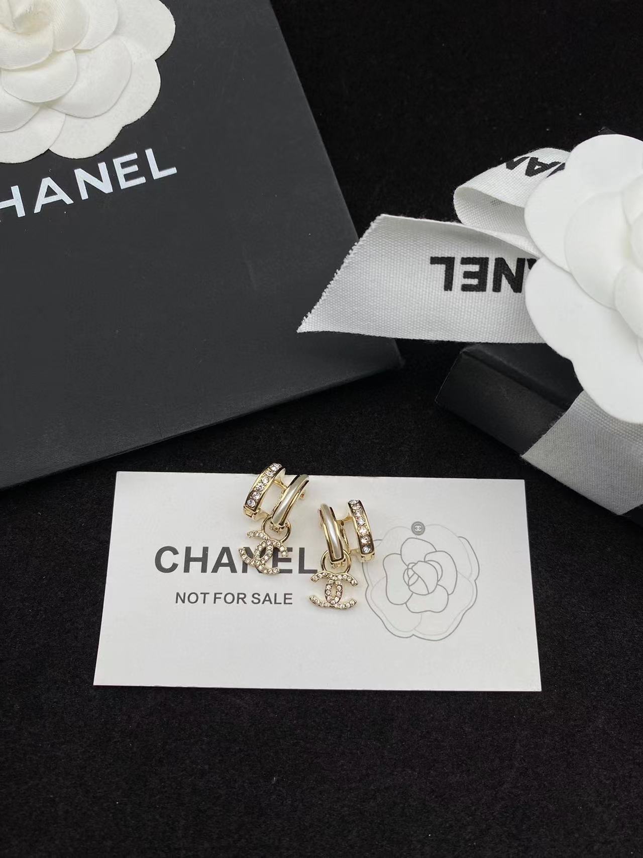 CHANE1 エナメル ダイヤモンド スタッド ピアス【 50％割引+送料無料】