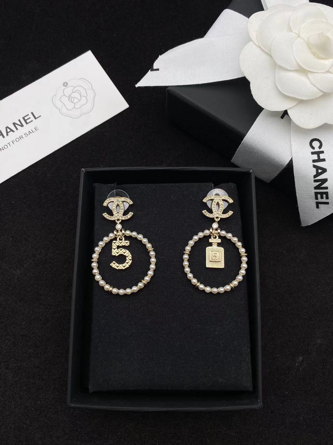 CHANE1 香水ボトル パール サークル スタッド ピアス【 50％割引+送料無料】