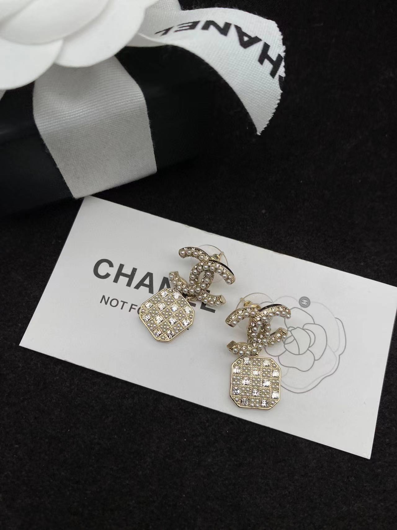 CHANE1 ブラック＆ホワイト CC スクエア ダイヤモンド イヤリング【 50％割引+送料無料】