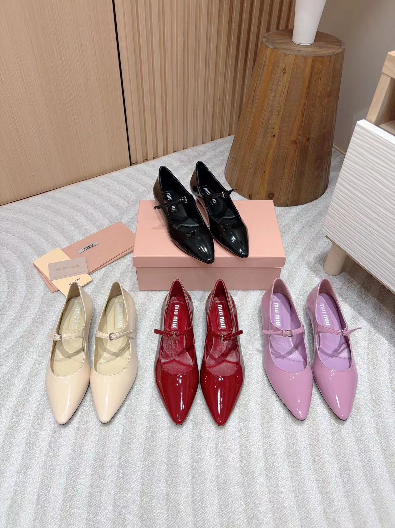 M1UM1U高品質ポインテッドトゥシンプルフラットシューズ【50％割引+送料無料】