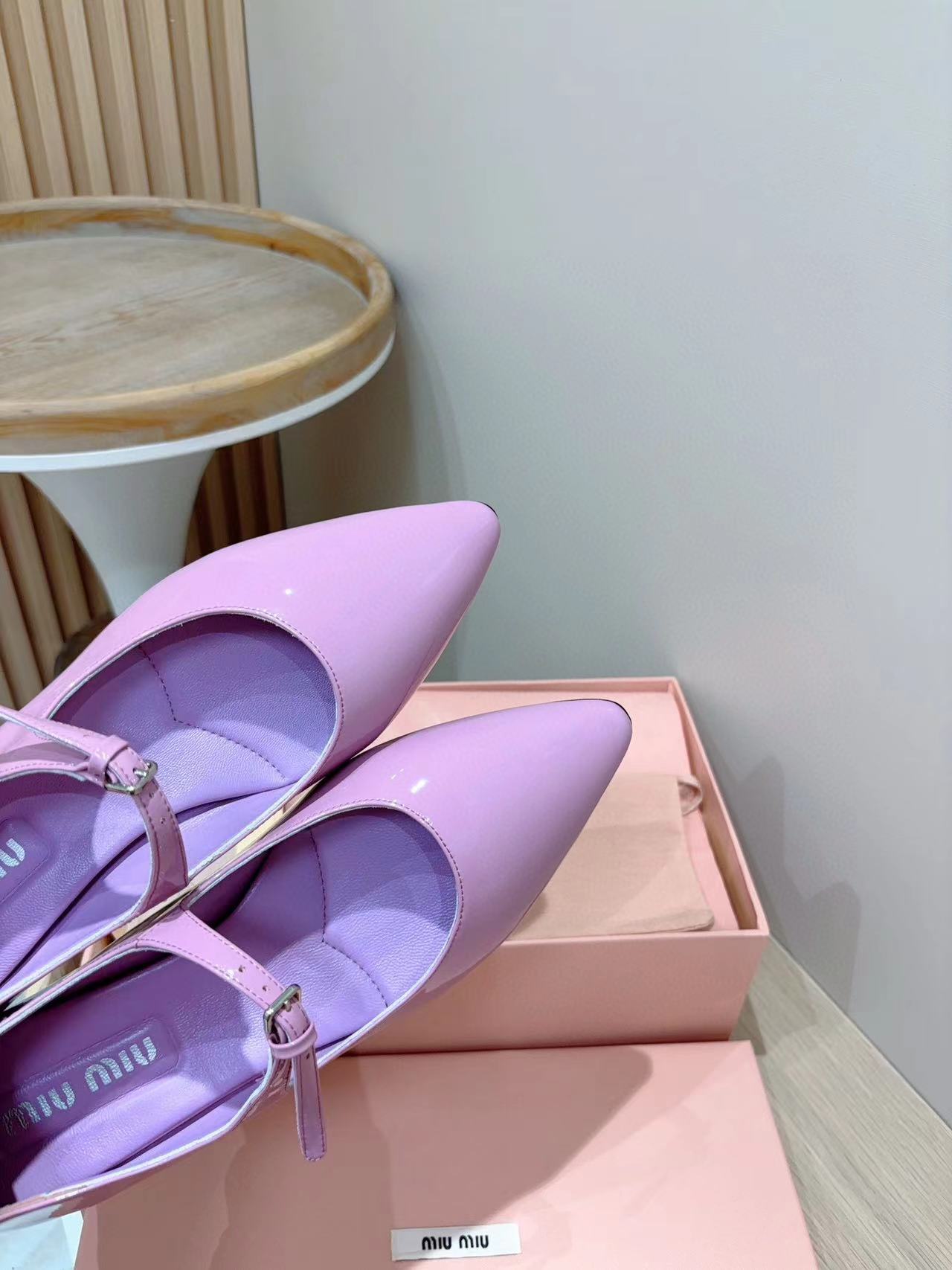 M1UM1U高品質ポインテッドトゥシンプルフラットシューズ【50％割引+送料無料】