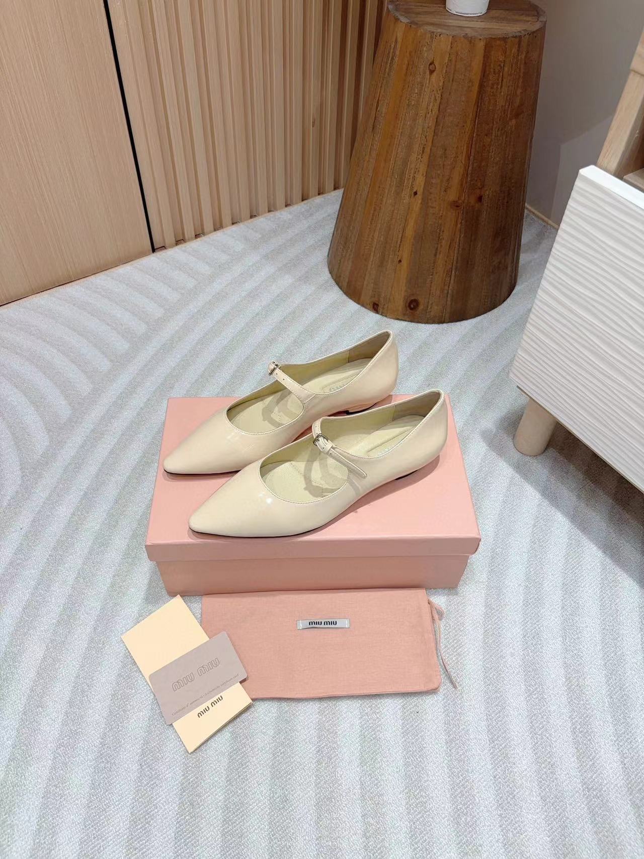 M1UM1U高品質ポインテッドトゥシンプルフラットシューズ【50％割引+送料無料】