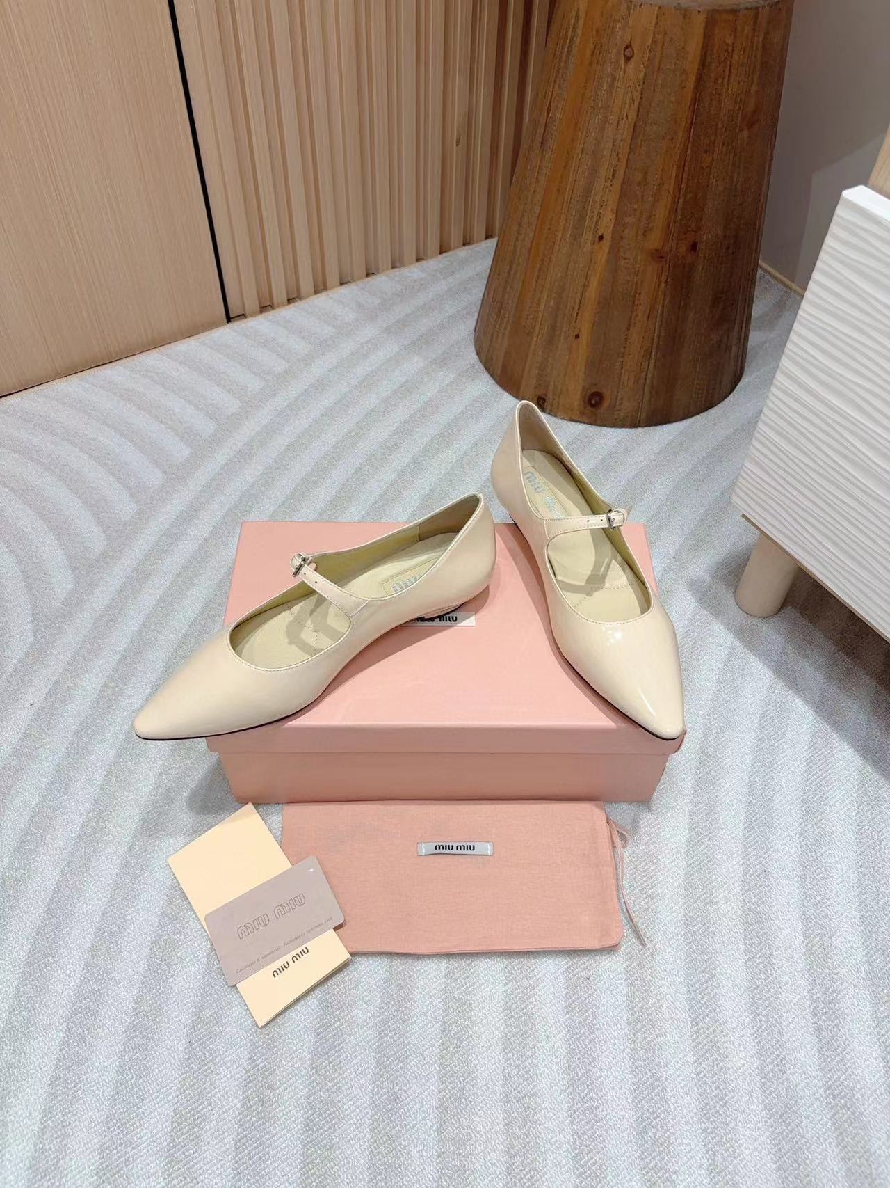 M1UM1U高品質ポインテッドトゥシンプルフラットシューズ【50％割引+送料無料】