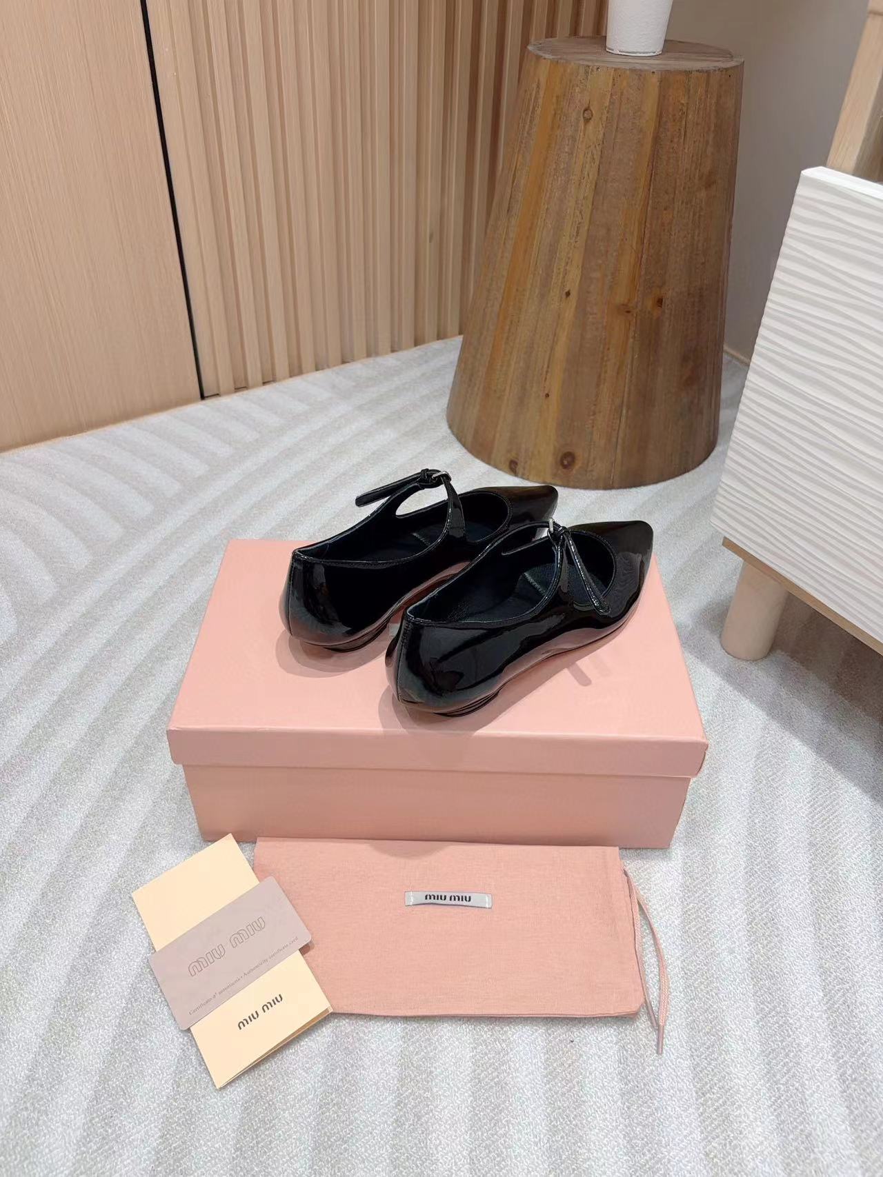 M1UM1U高品質ポインテッドトゥシンプルフラットシューズ【50％割引+送料無料】