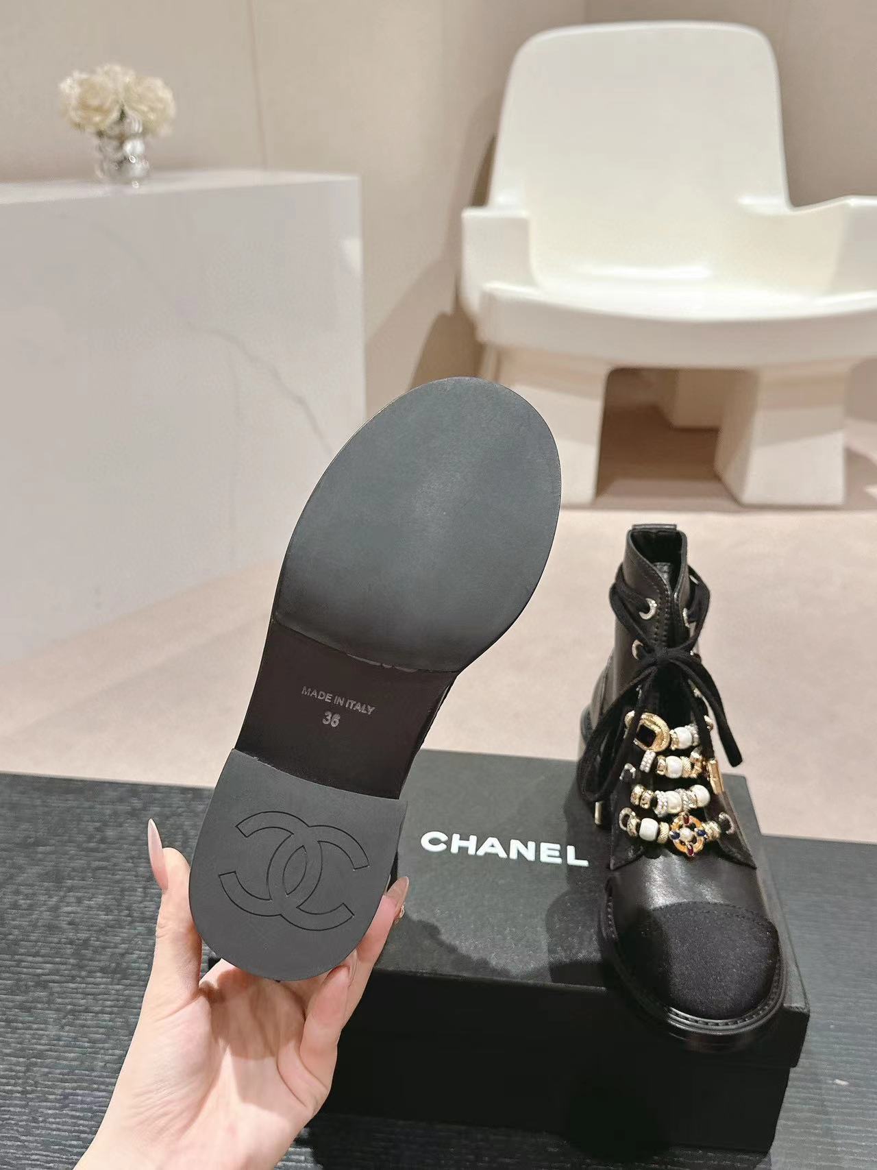 CHANE1 上質パールストラップショートブーツ【50％割引+送料無料】